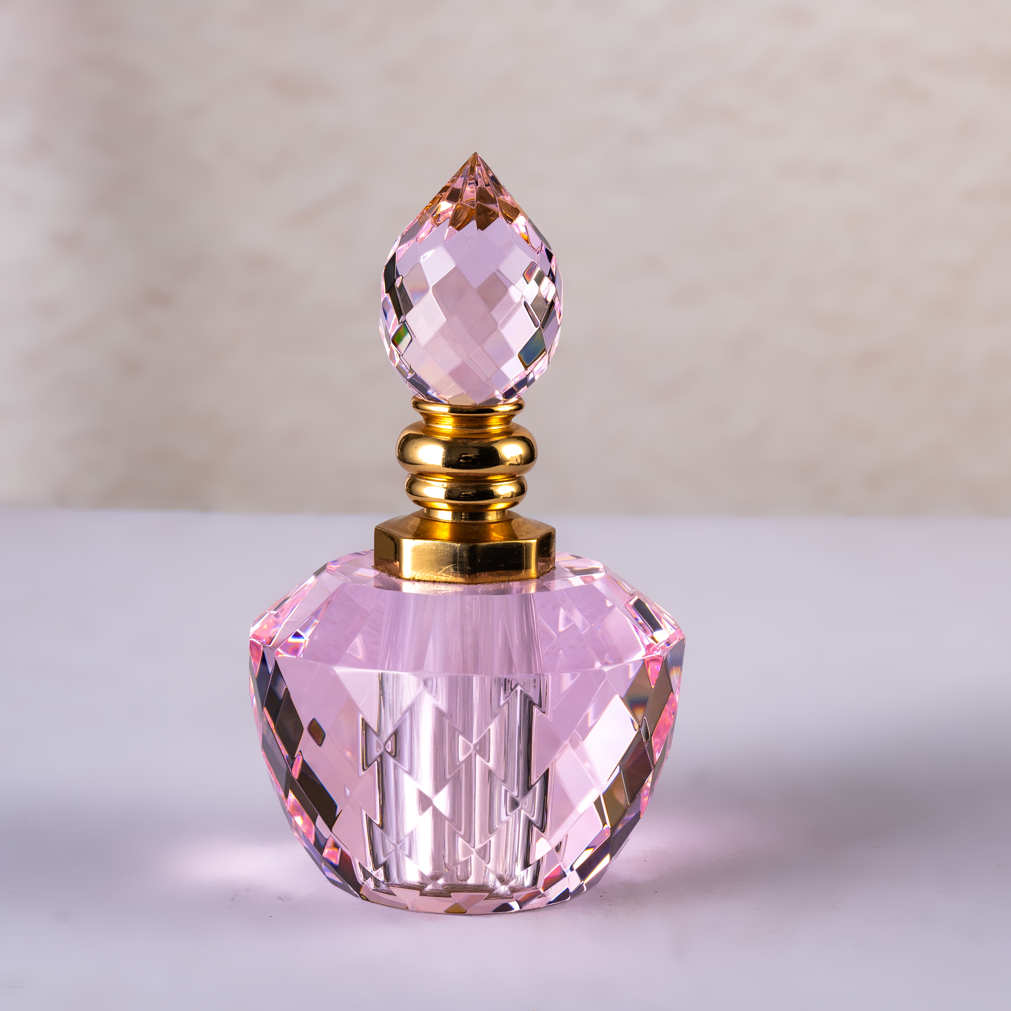 SmallBridge Luxury Crystal perfume Bottle Wholesale Pink Customizable Essential Oil perfume Bottle with Drip Stick is suitable for personal use