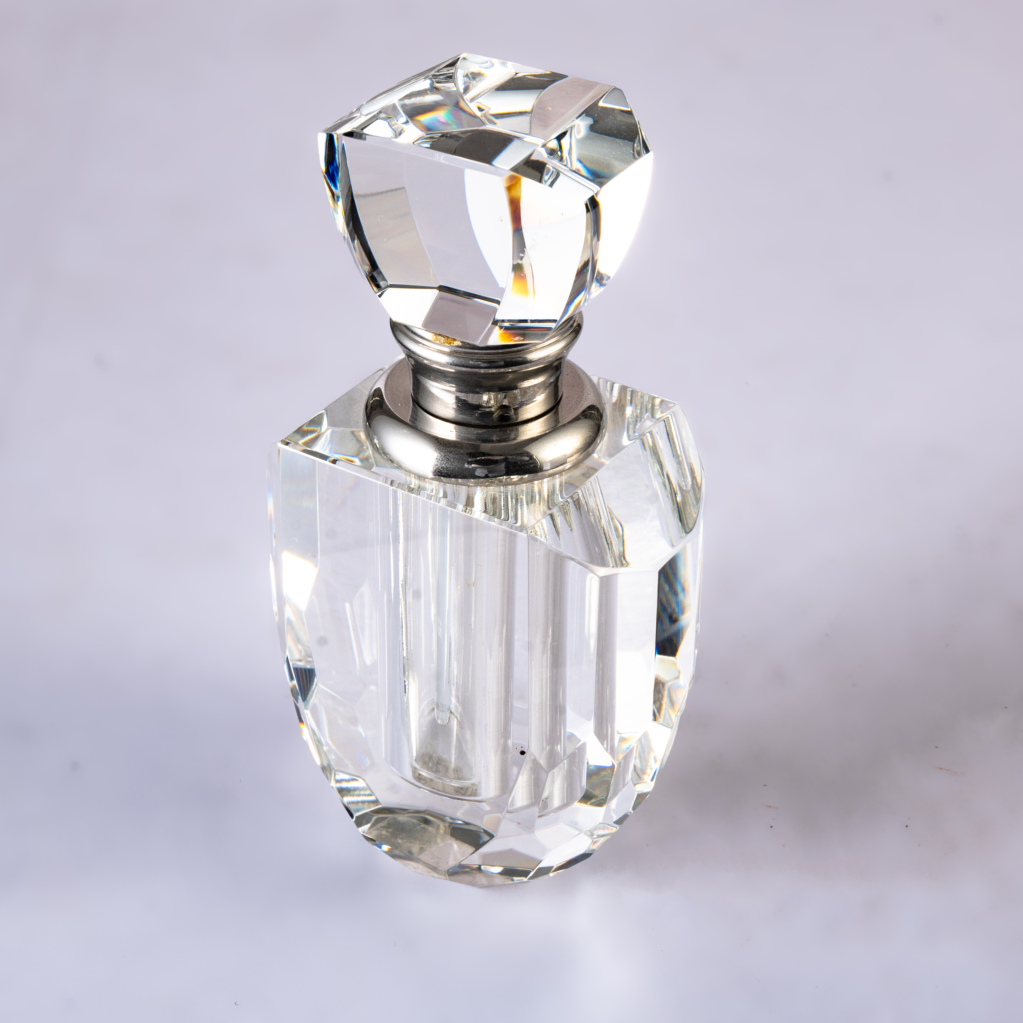 SmallBridge Crystal perfume bottle, transparent surface can be customized, can be delivered wholesale, and the preferred bottle body is 337g.12ml