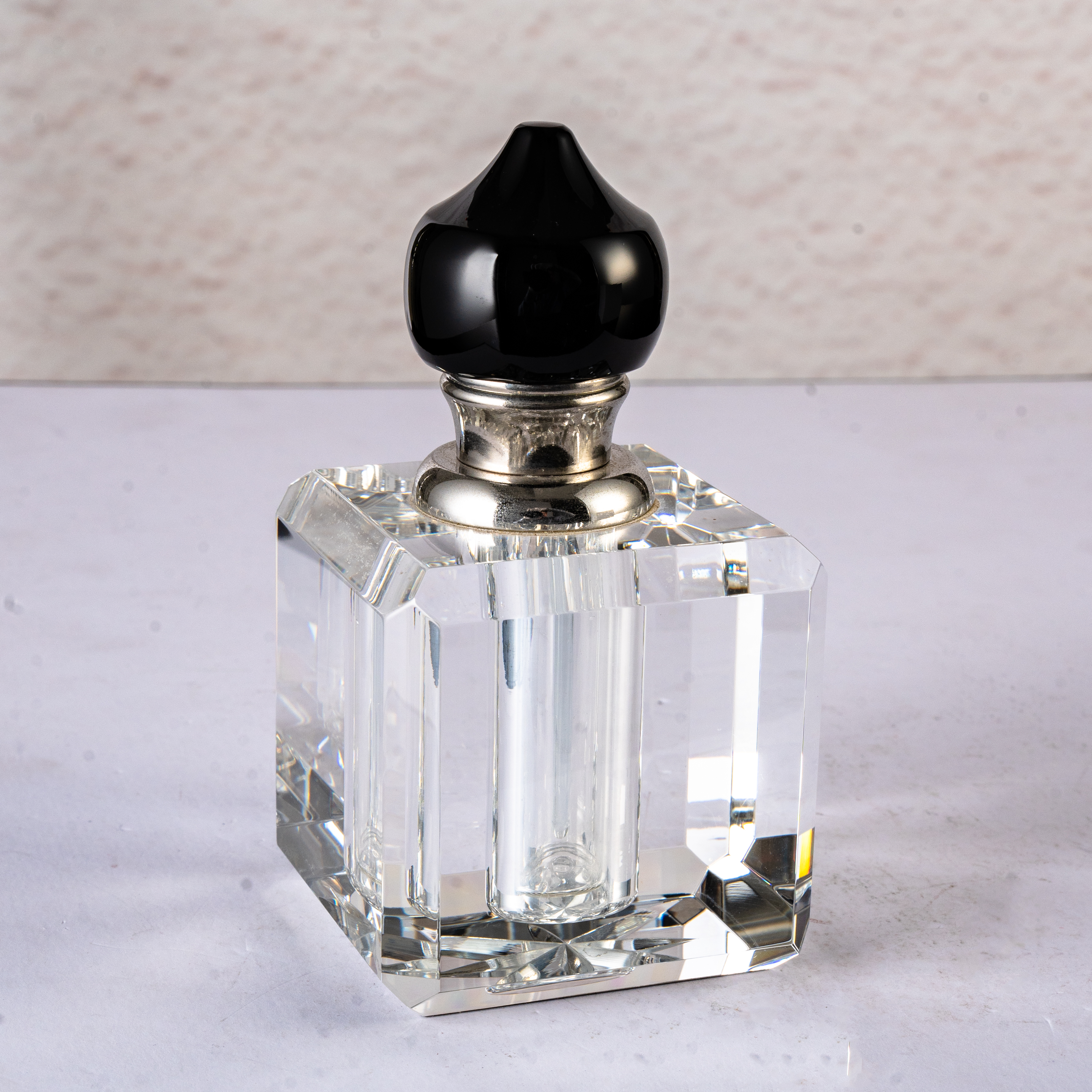 SmallBridge high-grade crystal perfume bottle, black bottle cap, nipple shape, wholesale, customizable, for personal use, can be used as a decoration, bottle body 543g, capacity 12ml