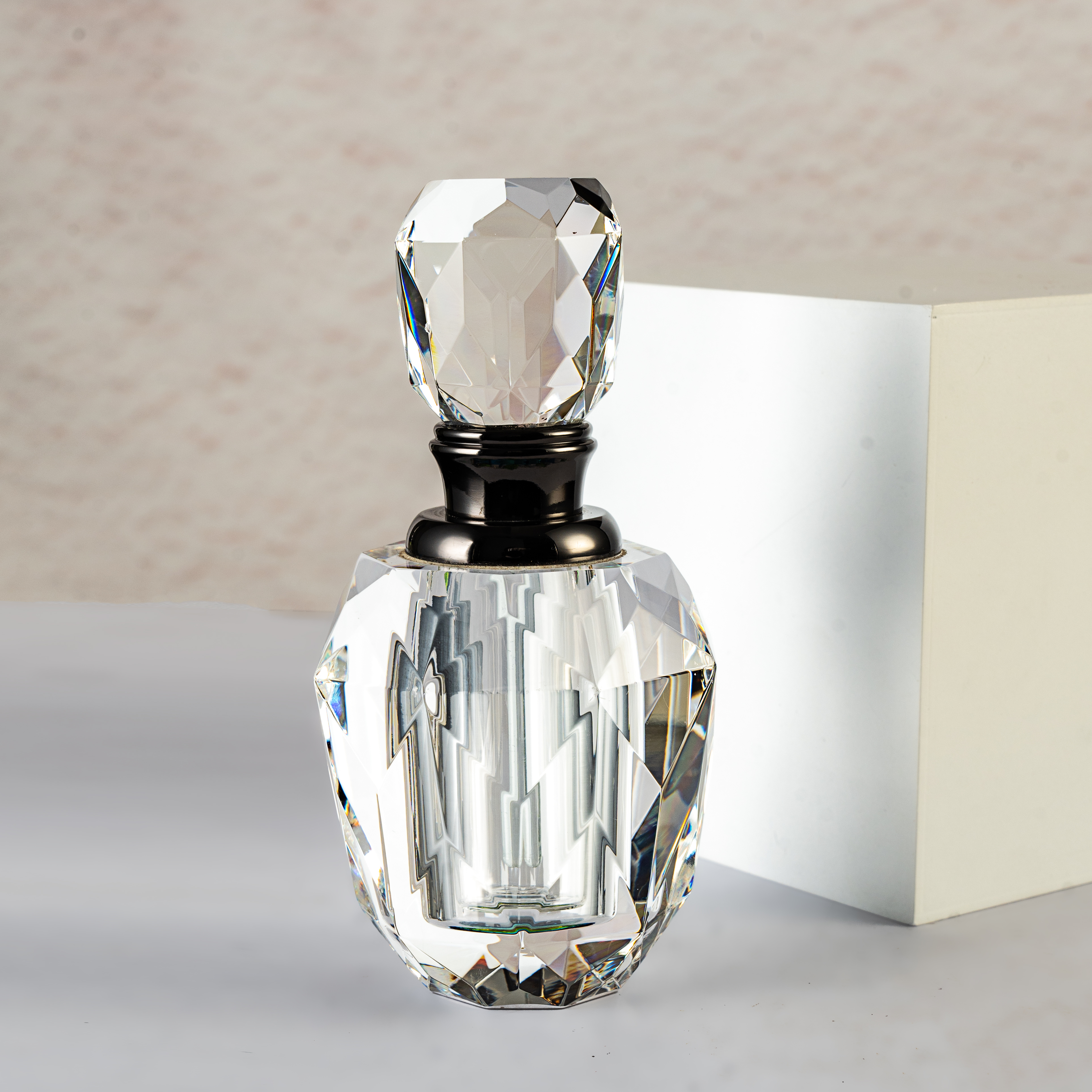 SmallBridge Crystal new product transparent perfume bottle cover sandblasting and coloring can be customized perfume bottle essential oil bottle empty bottle gift giving high-end products