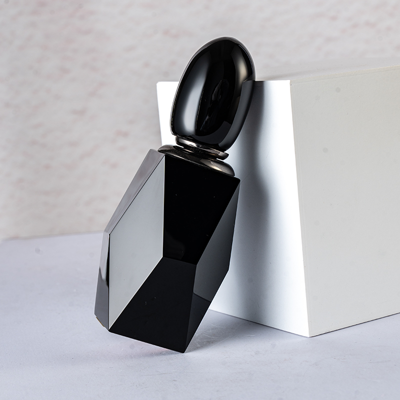 SmallBridge supplier's new design Wholesale personalized all black fragrant water bottle Body 283g Essential oil bottle Capacity 12ml Liquid bottle