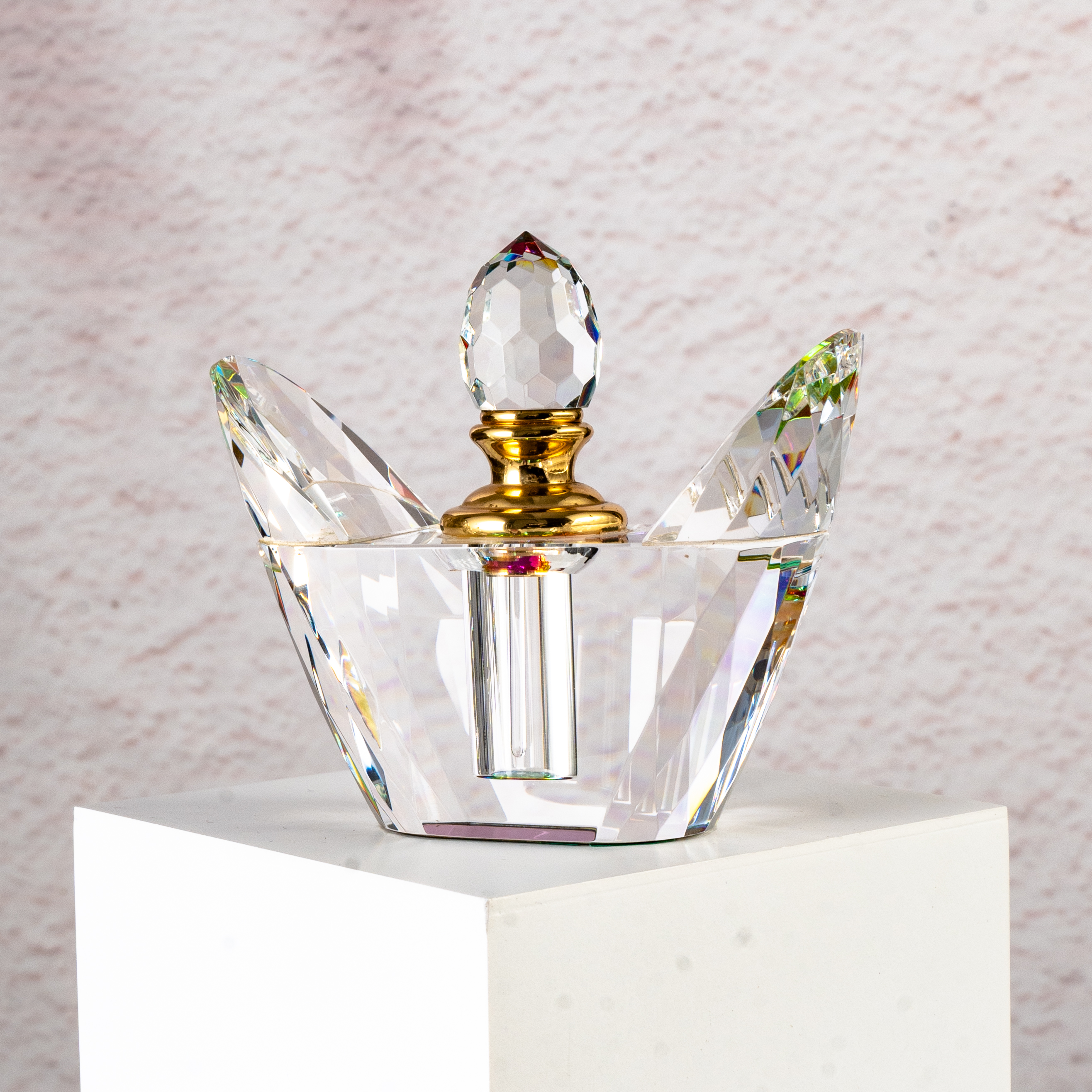 Bouteille de parfum en cristal de luxe SmallBridge transparente avec revêtement couleur style Yuanbao, premium pour huiles essentielles avec bâtonnet goutte-à-goutte, idéale pour un usage personnel.