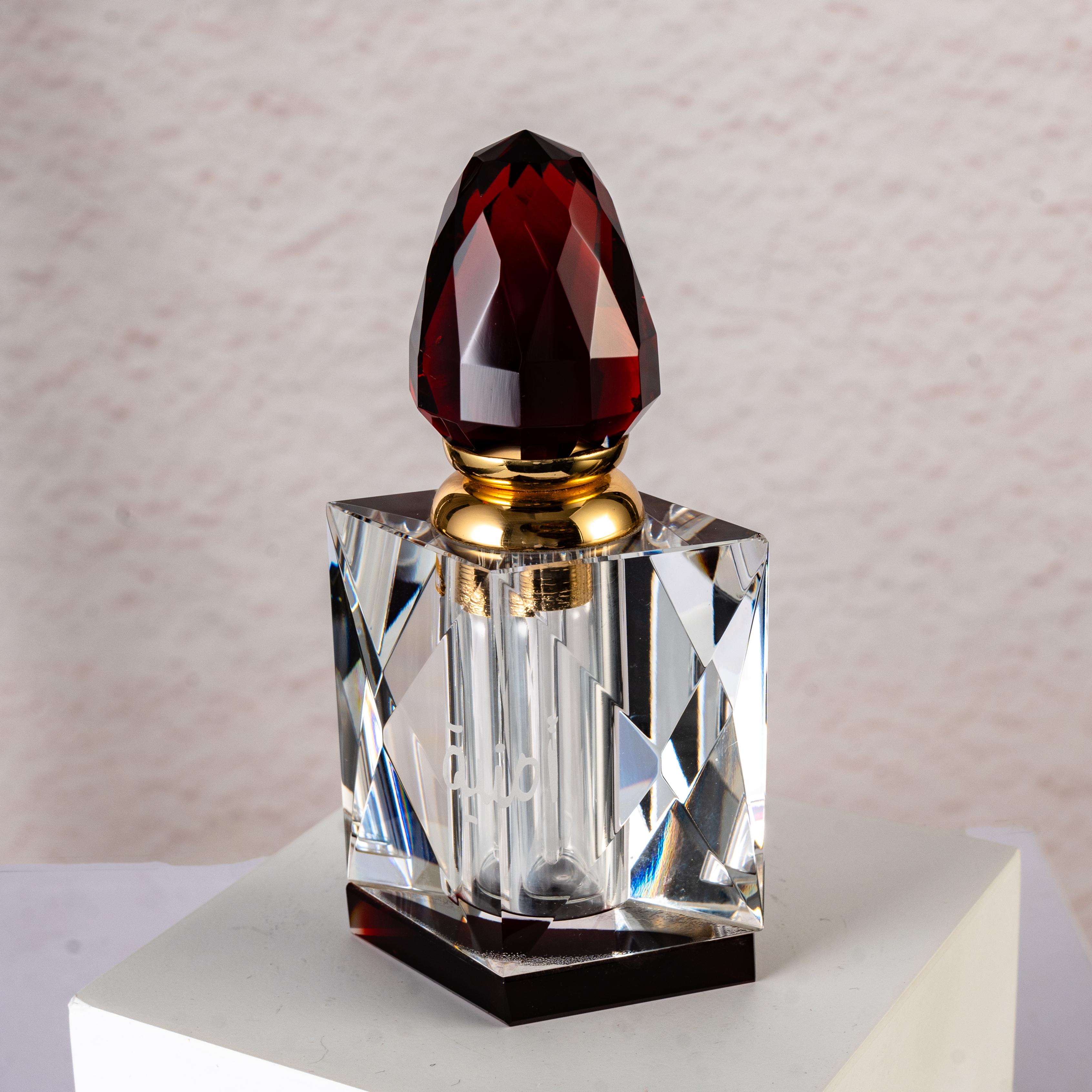 Smallbridge New Design Wholesale Transparent perfume Bottle Red Crystal Cap Essential Oil Bottle Liquid Bottle Body 255g