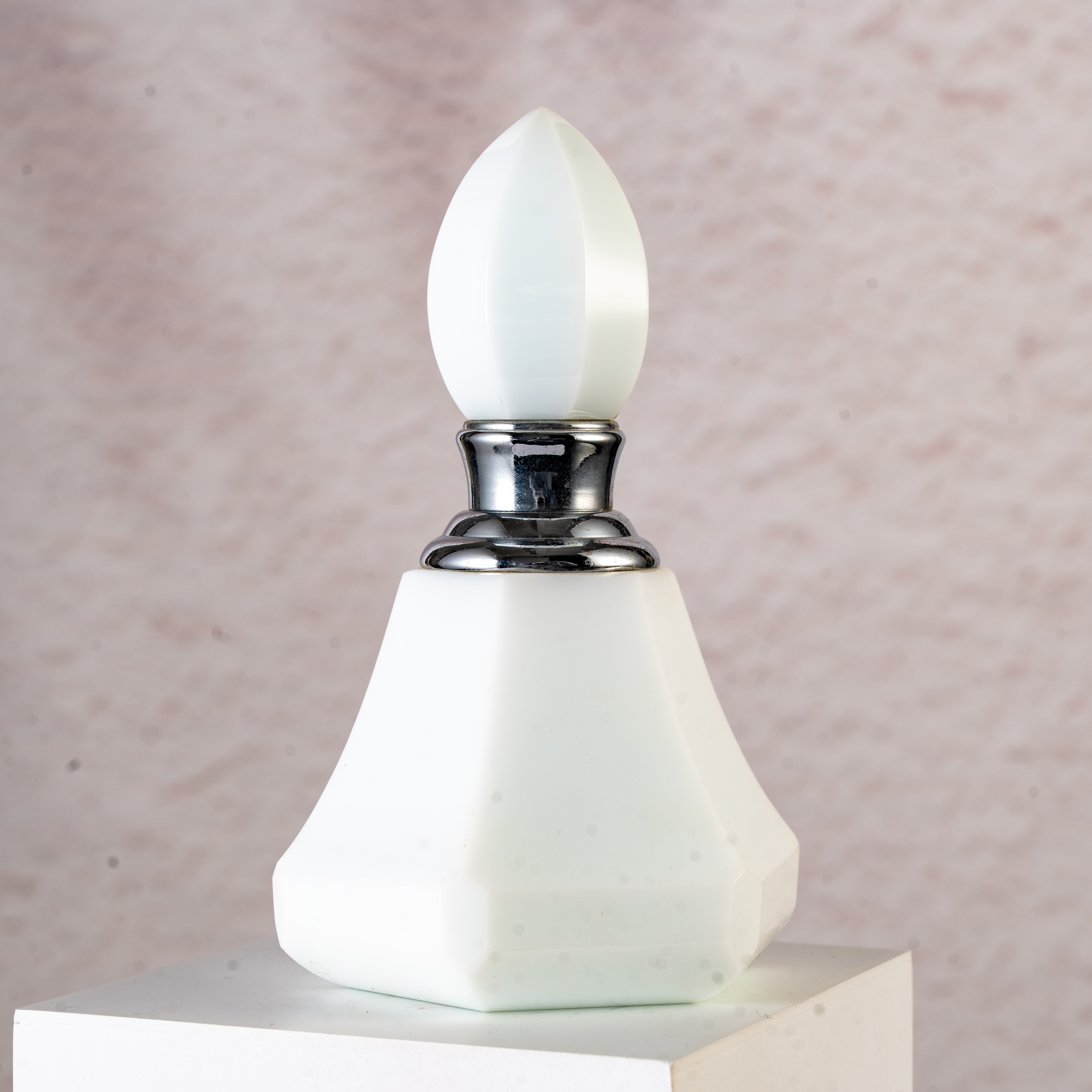  Smallbridge can be customized and wholesale perfume bottle essential oil bottle milk white style capacity 12ml liquid container