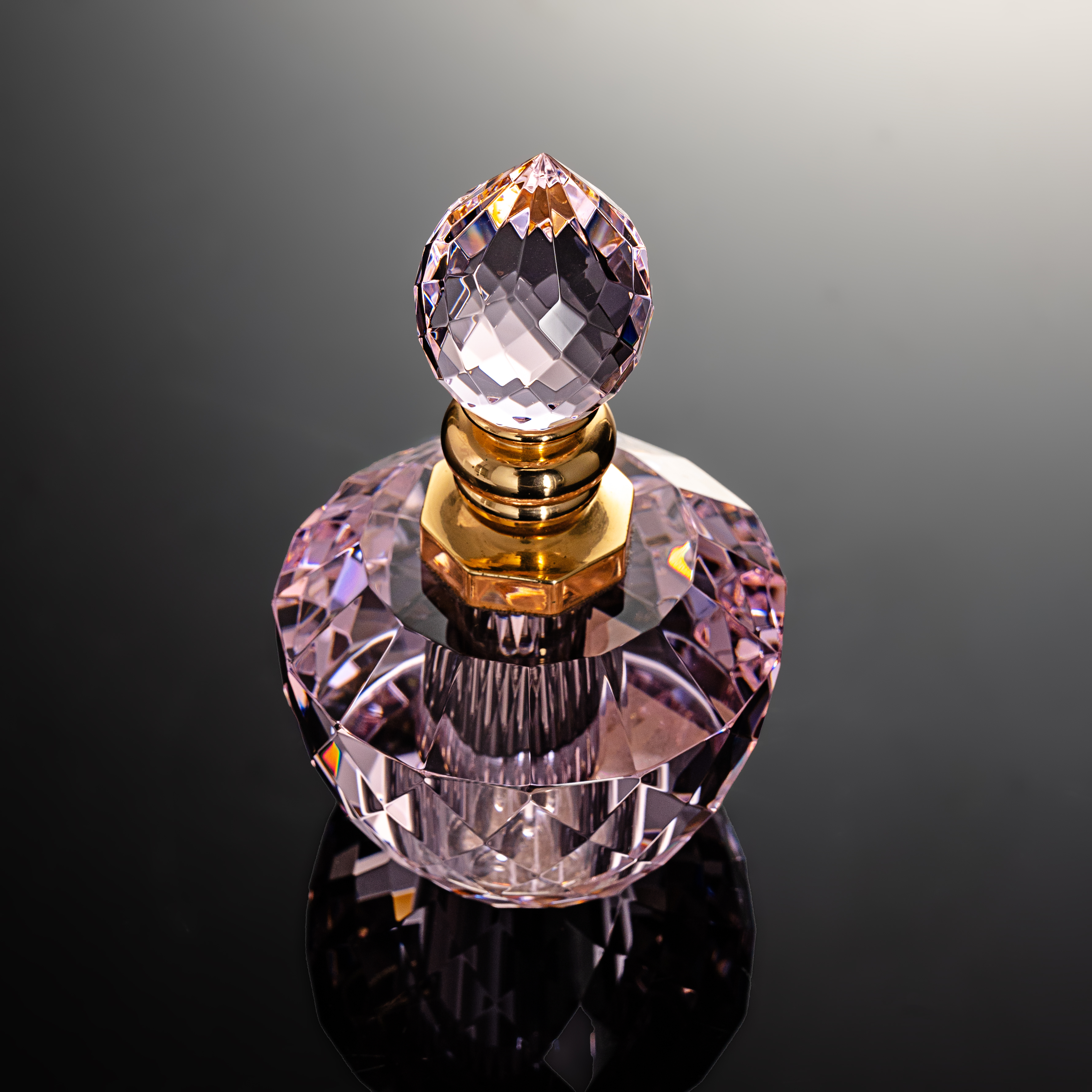 SmallBridge Luxury Crystal perfume Bottle Wholesale Pink Customizable Essential Oil perfume Bottle with Drip Stick is suitable for personal use