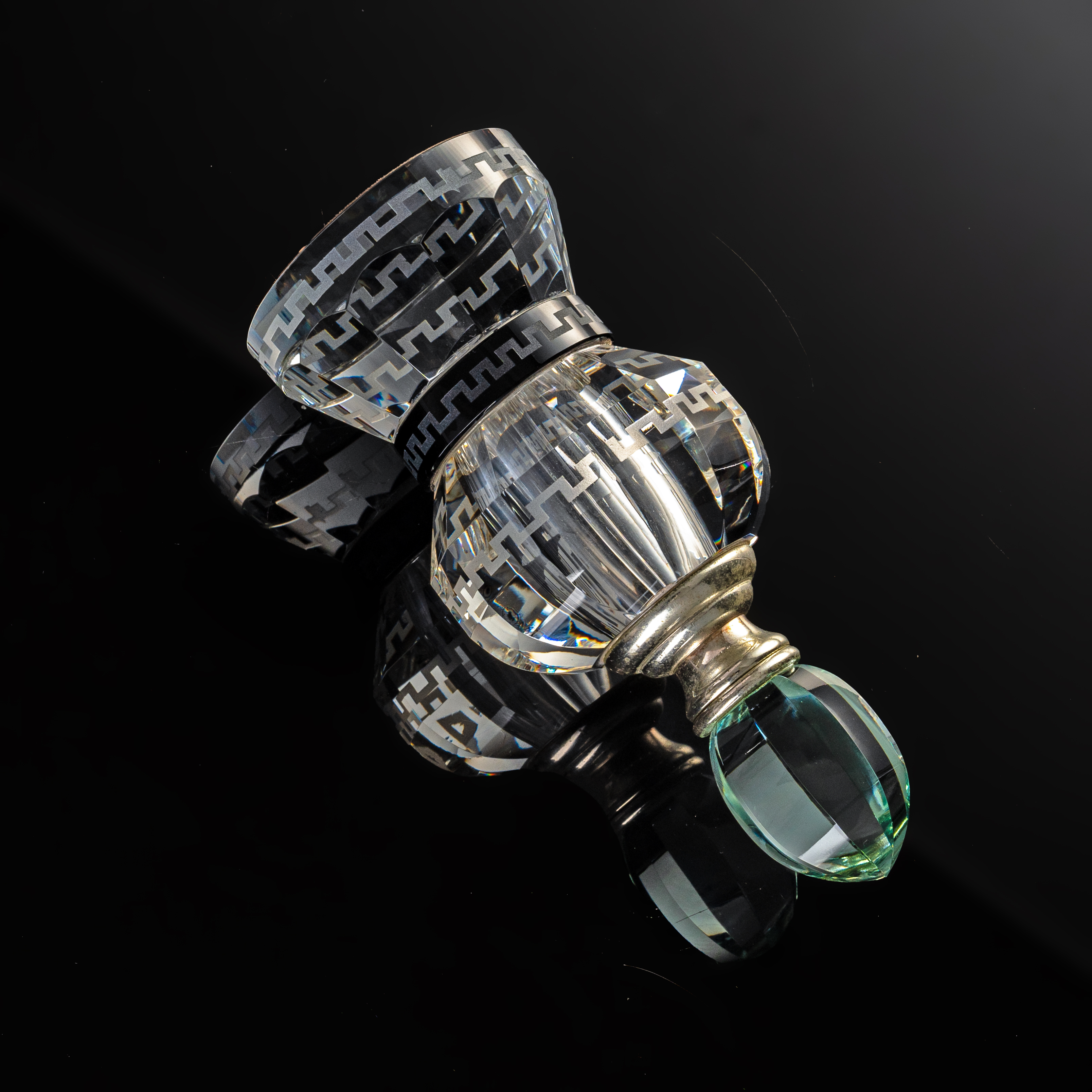SmallBridge Crystal perfume Bottle Transparent surface sandblasting logo design is novel, customizable, and can be delivered wholesale for personal use Preferred bottle body 284g.6ml