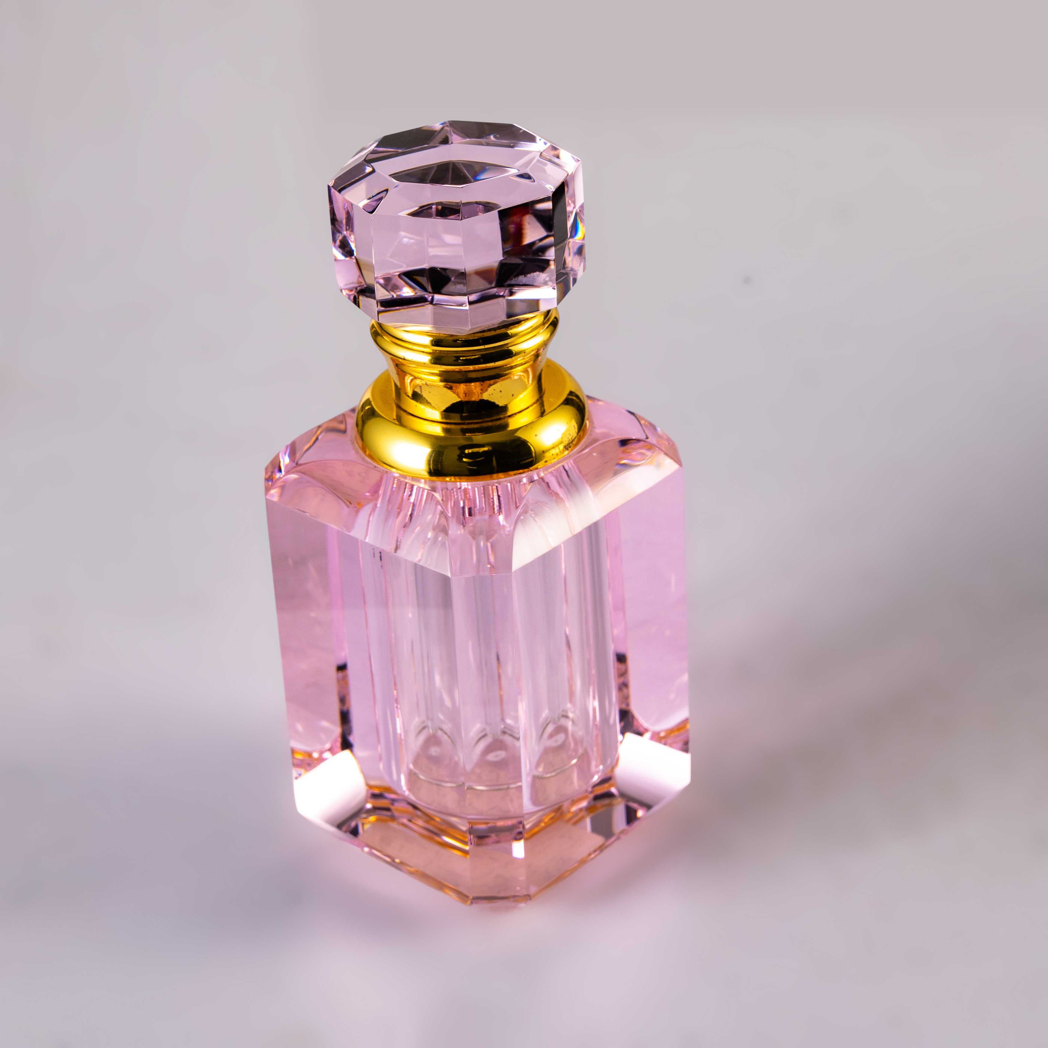 SmallBridge Luxury Crystal perfume Bottle Wholesale Pink Customizable Essential Oil perfume Bottle with Drip Stick is suitable for personal use