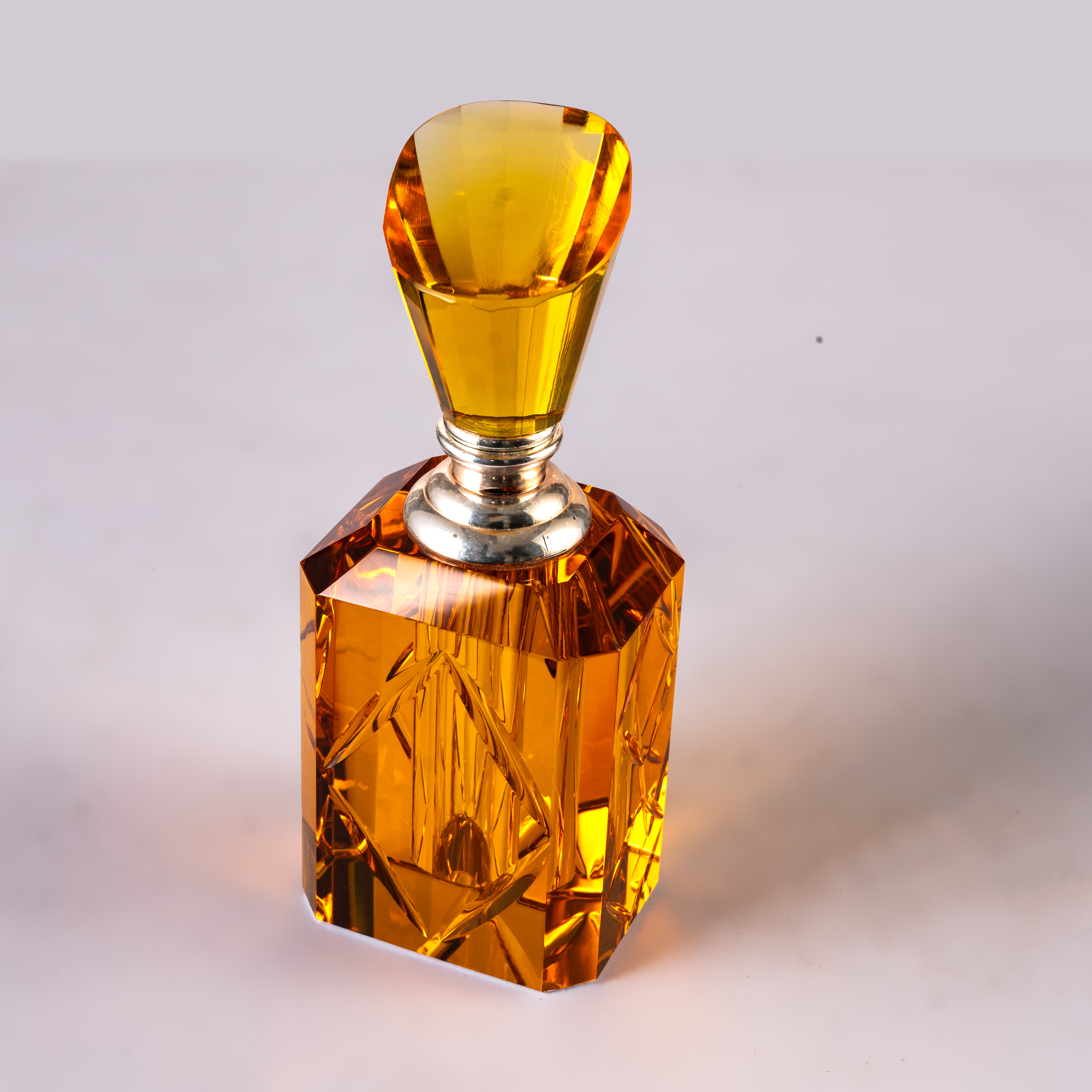 SmallBridge Luxury Crystal perfume Bottle Wholesale Tea Color Customizable Essential Oil perfume Bottle with Drip Stick is suitable for personal use