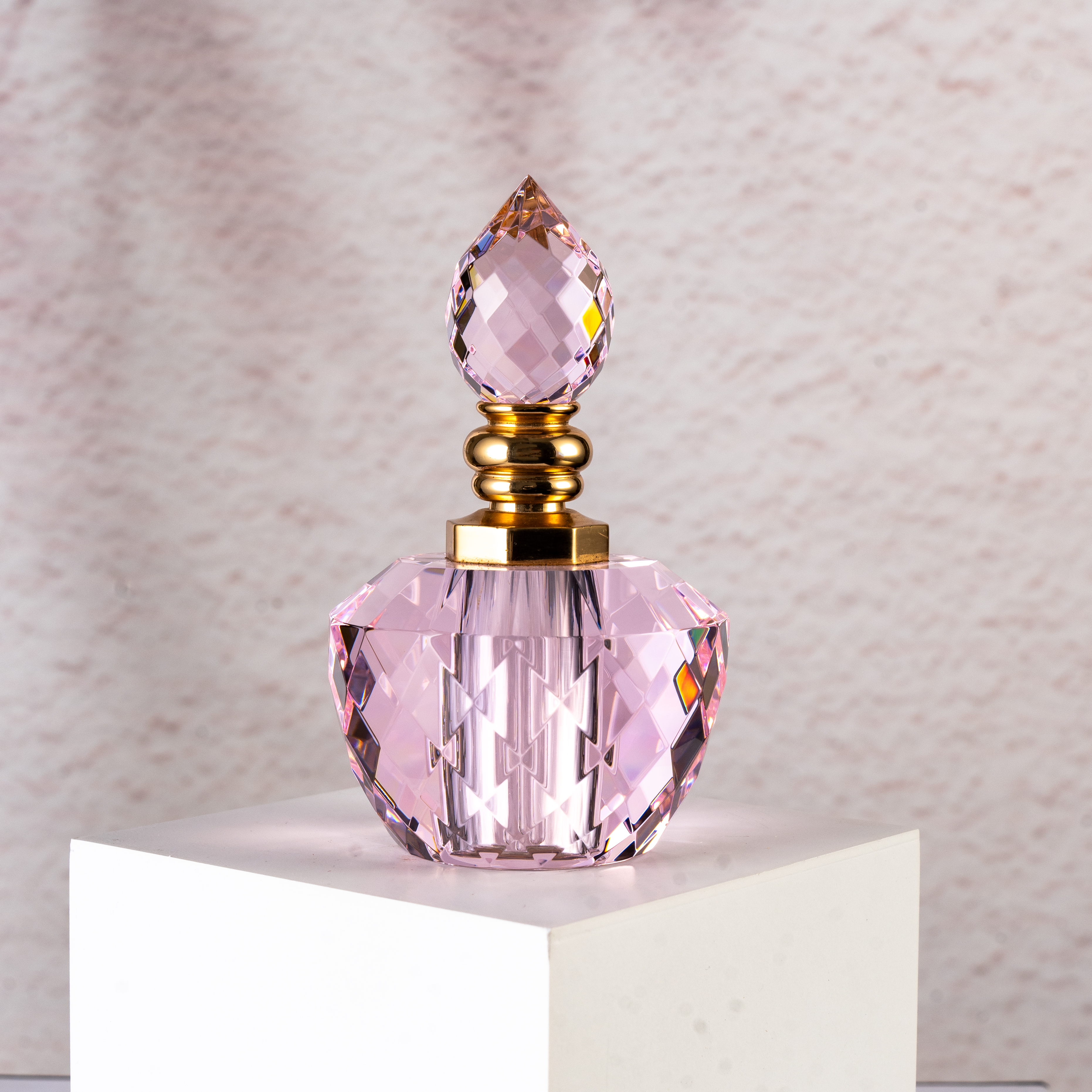 SmallBridge Luxury Crystal perfume Bottle Wholesale Pink Customizable Essential Oil perfume Bottle with Drip Stick is suitable for personal use