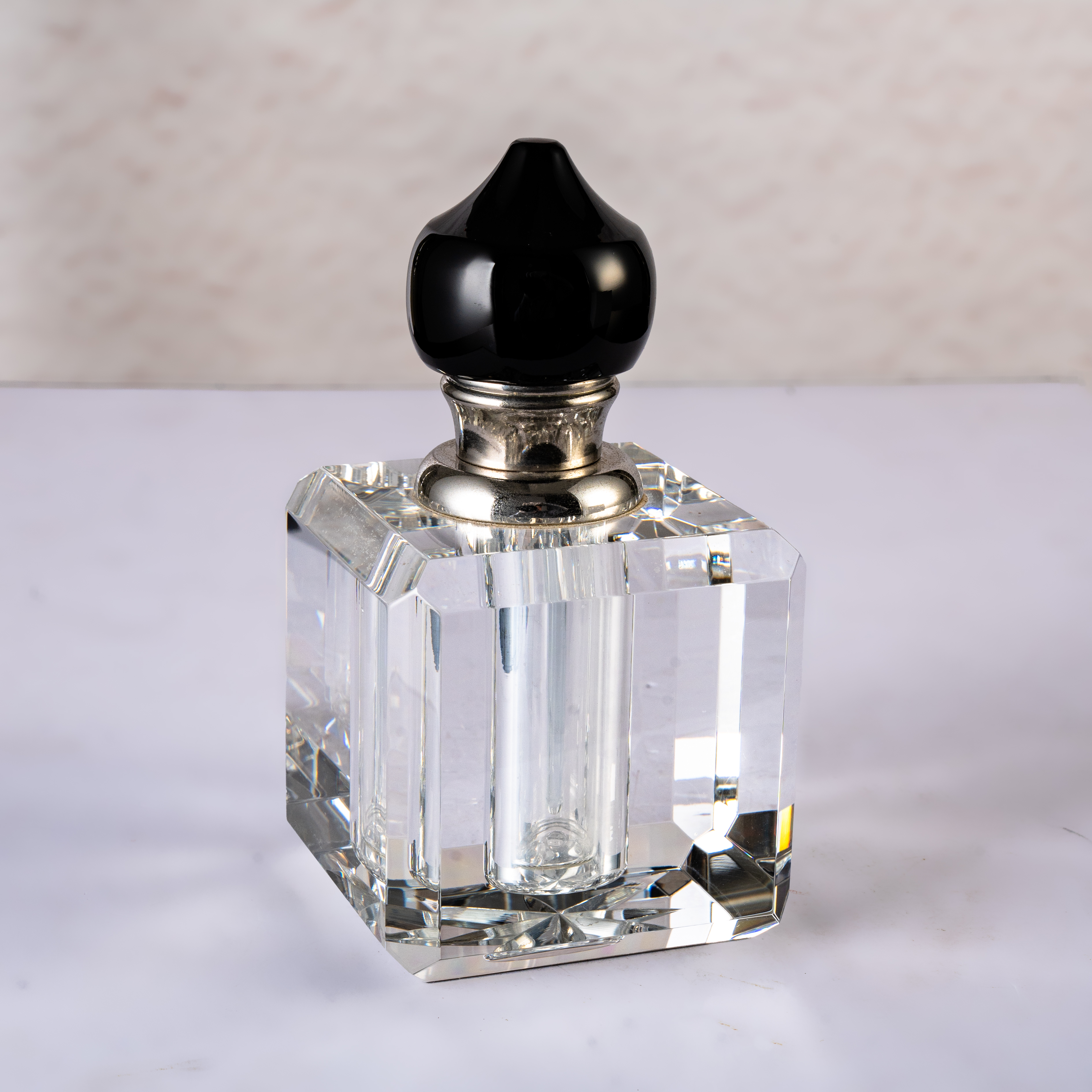 SmallBridge high-grade crystal perfume bottle, black bottle cap, nipple shape, wholesale, customizable, for personal use, can be used as a decoration, bottle body 543g, capacity 12ml