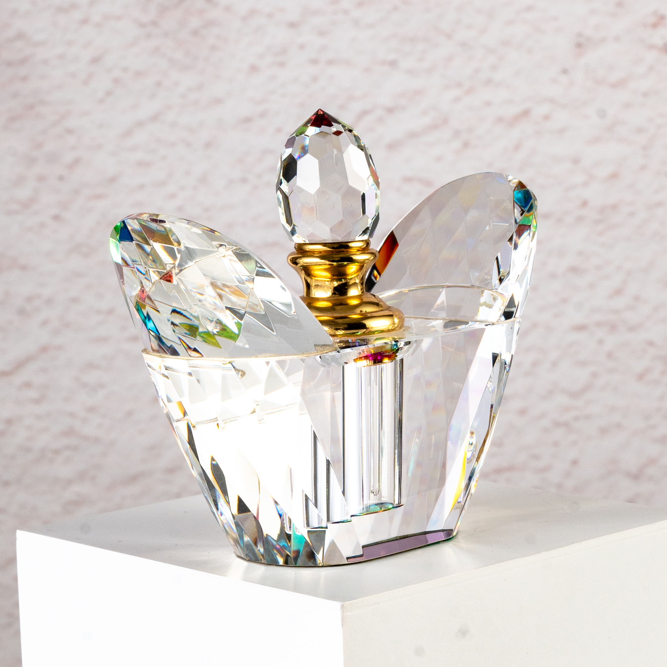 Bouteille de parfum en cristal de luxe SmallBridge transparente avec revêtement couleur style Yuanbao, premium pour huiles essentielles avec bâtonnet goutte-à-goutte, idéale pour un usage personnel.