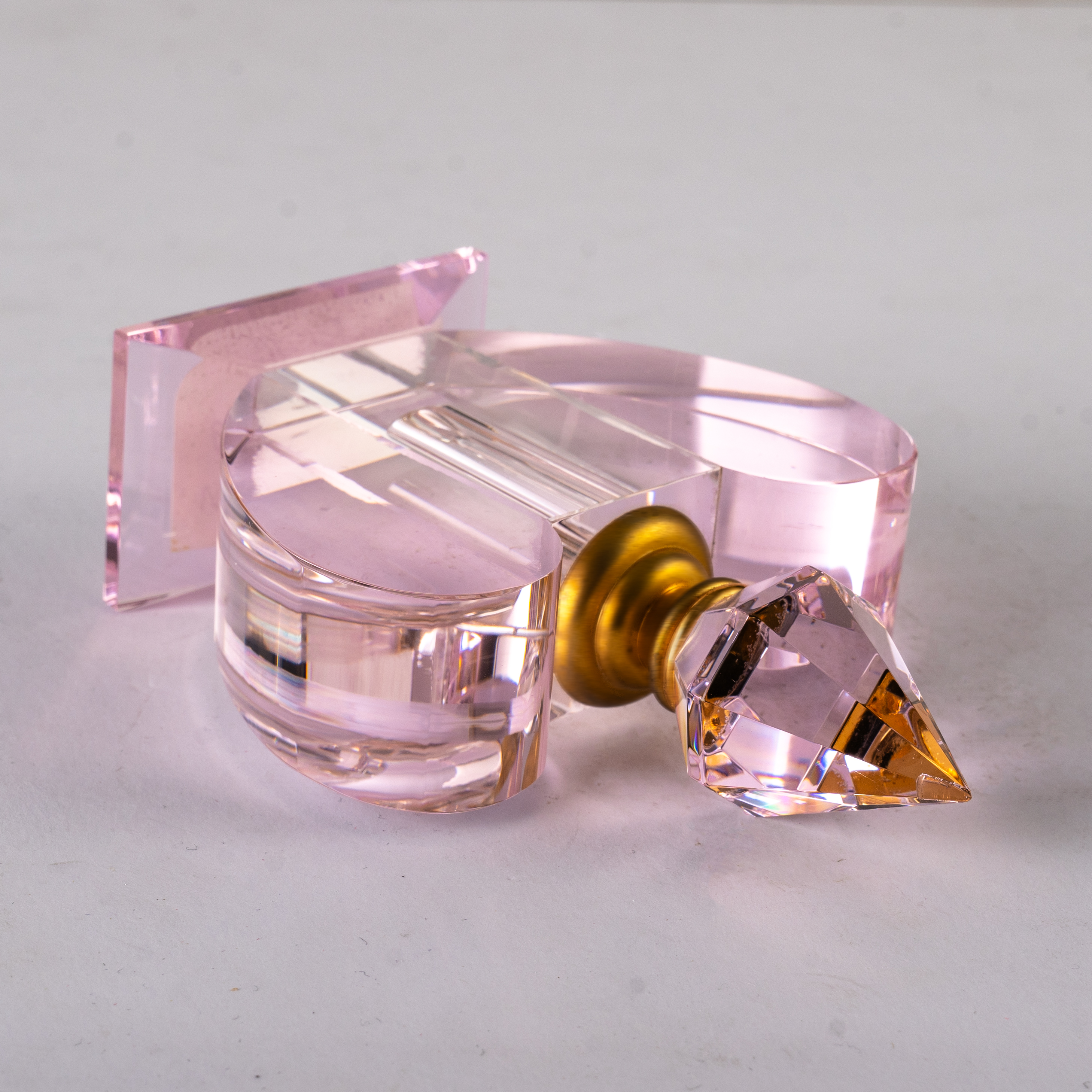 SmallBridge Crystal New Product Pink Heart perfume Bottle Customizable perfume Bottle Essential Oil Bottle Empty Bottle Gift Gift Premium Product