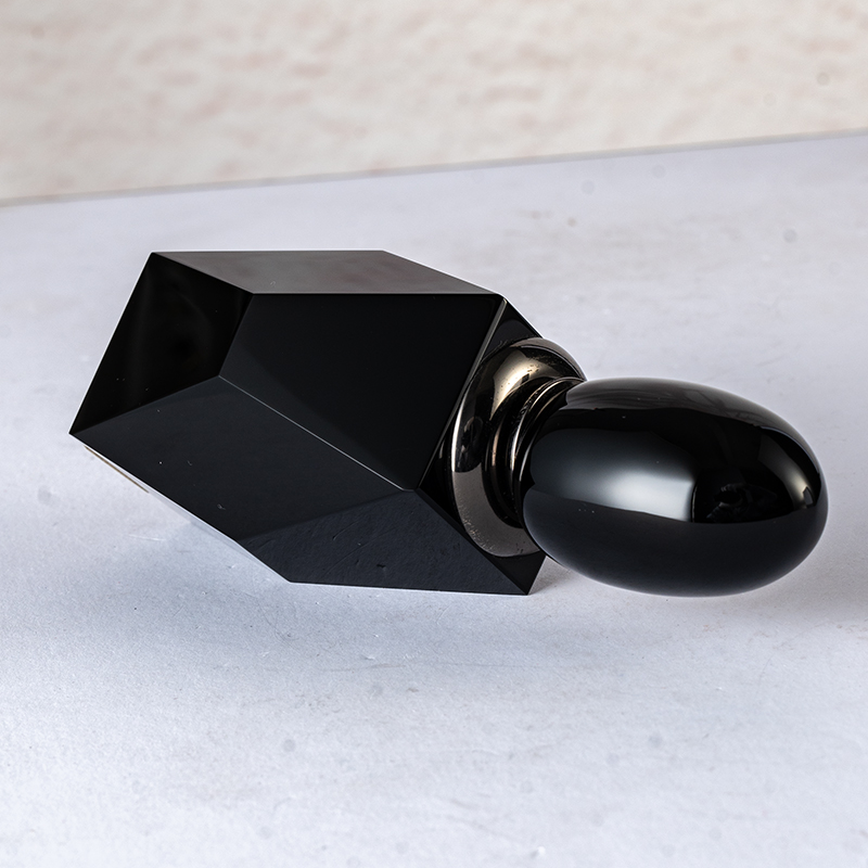 SmallBridge supplier's new design Wholesale personalized all black fragrant water bottle Body 283g Essential oil bottle Capacity 12ml Liquid bottle