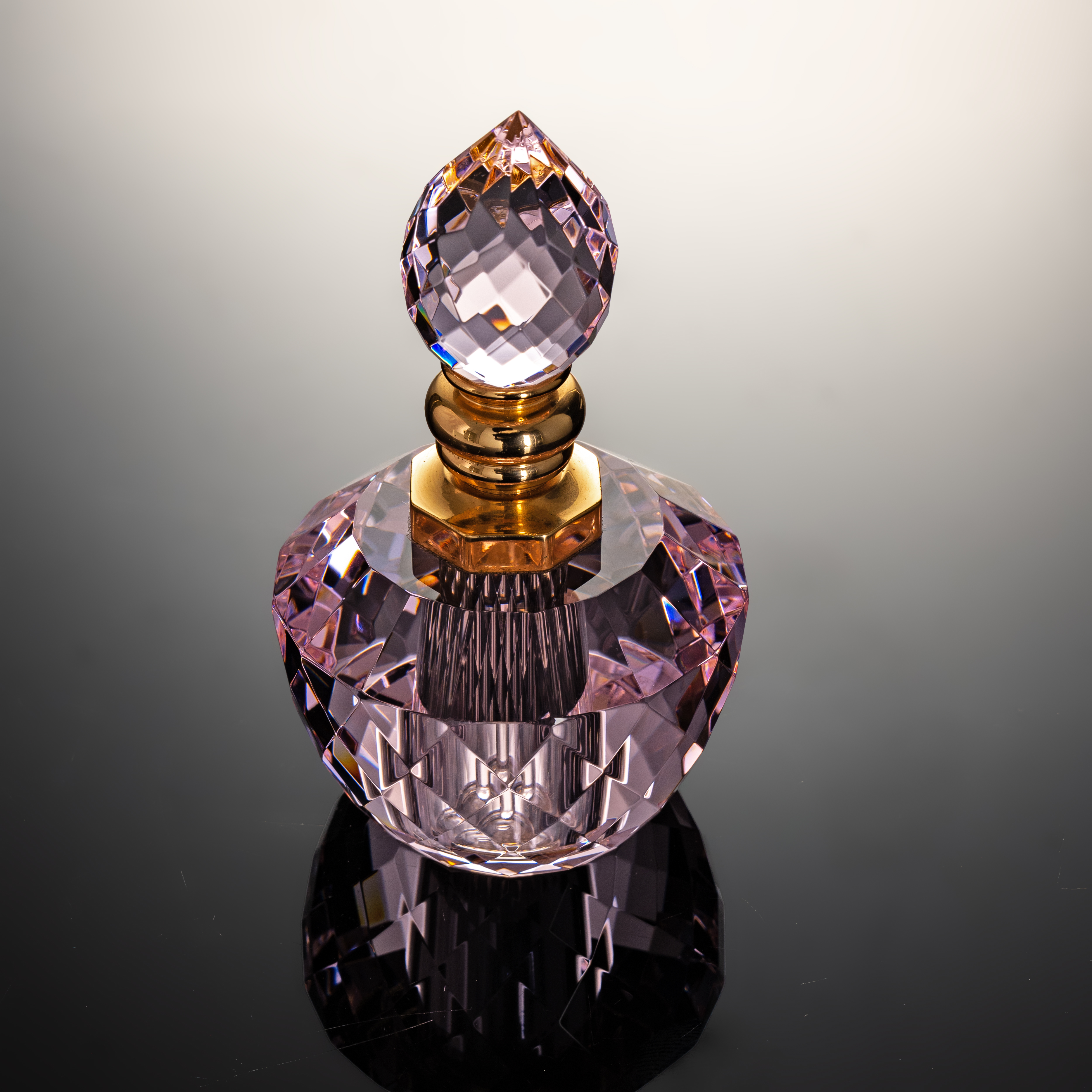 SmallBridge Luxury Crystal perfume Bottle Wholesale Pink Customizable Essential Oil perfume Bottle with Drip Stick is suitable for personal use
