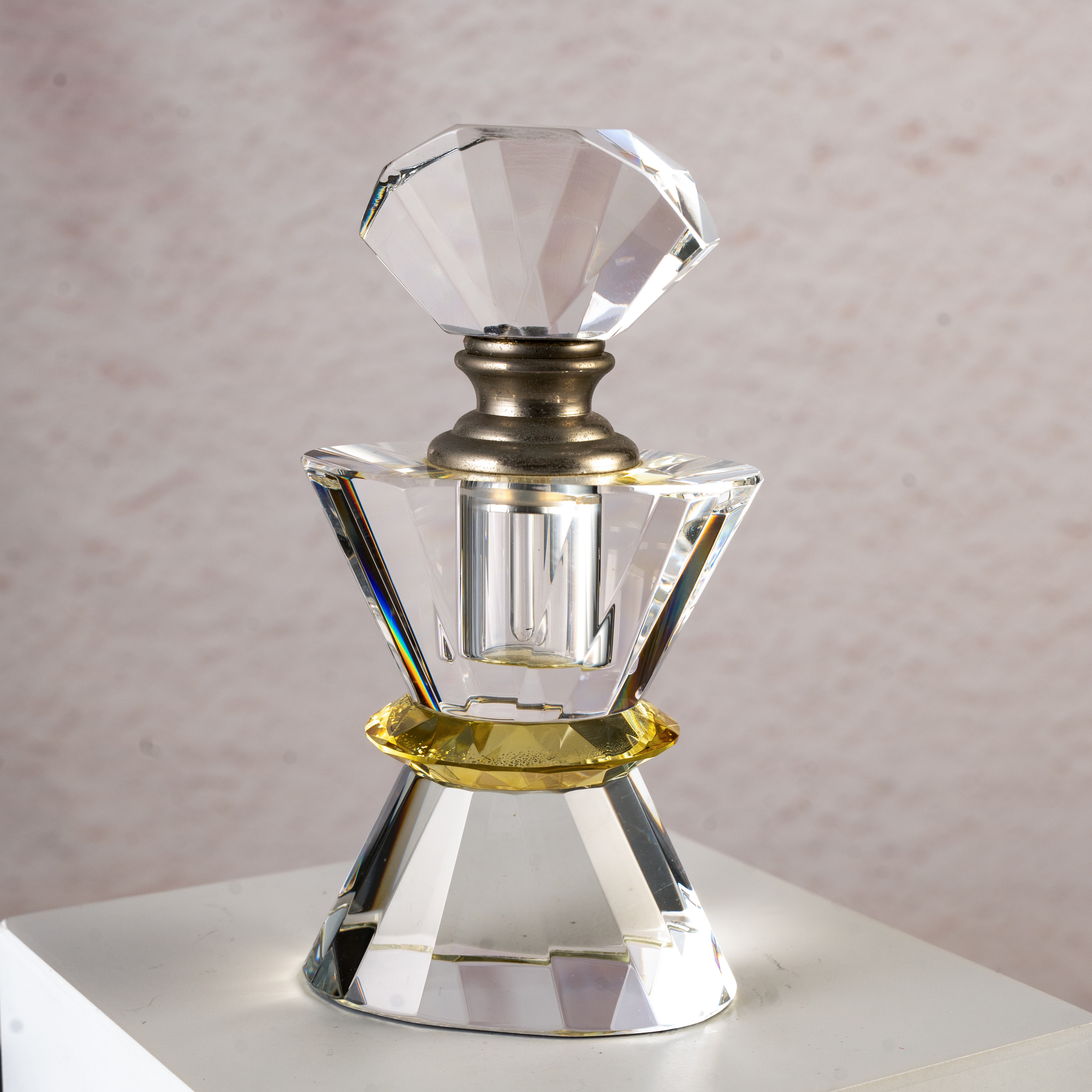 SmallBridge Luxury Crystal perfume Bottle Wholesale Small Waist Style Premium Essential Oil perfume Bottle with Drip Stick is suitable for personal use