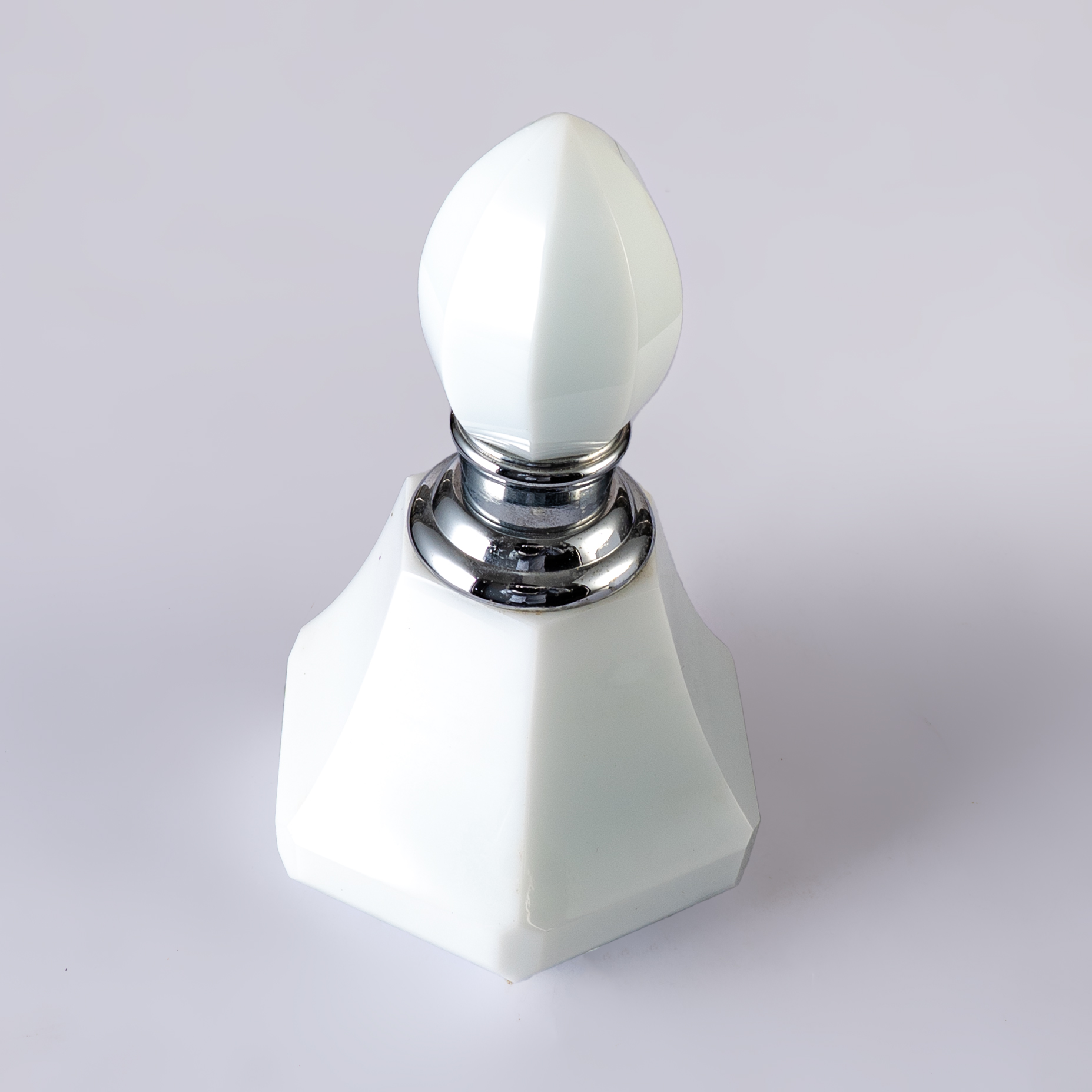  Smallbridge can be customized and wholesale perfume bottle essential oil bottle milk white style capacity 12ml liquid container