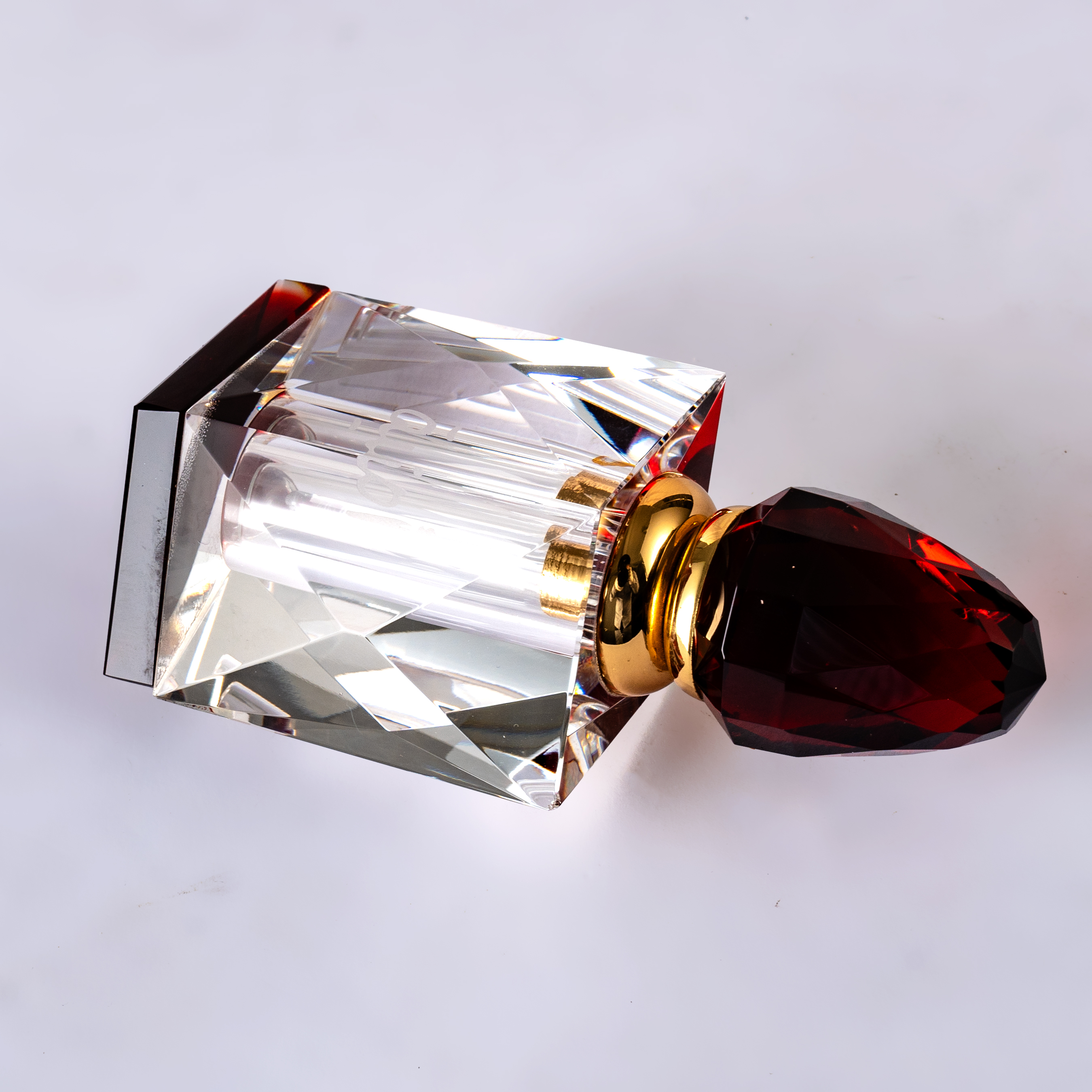 Smallbridge New Design Wholesale Transparent perfume Bottle Red Crystal Cap Essential Oil Bottle Liquid Bottle Body 255g