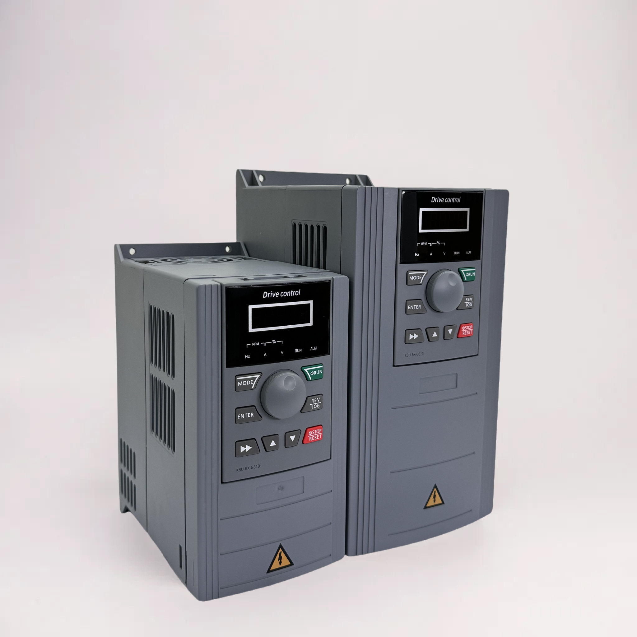 Stellen Sie die Parameter des Solarpumpen-Wechselrichters für eine optimale Wasserausbeute ein.