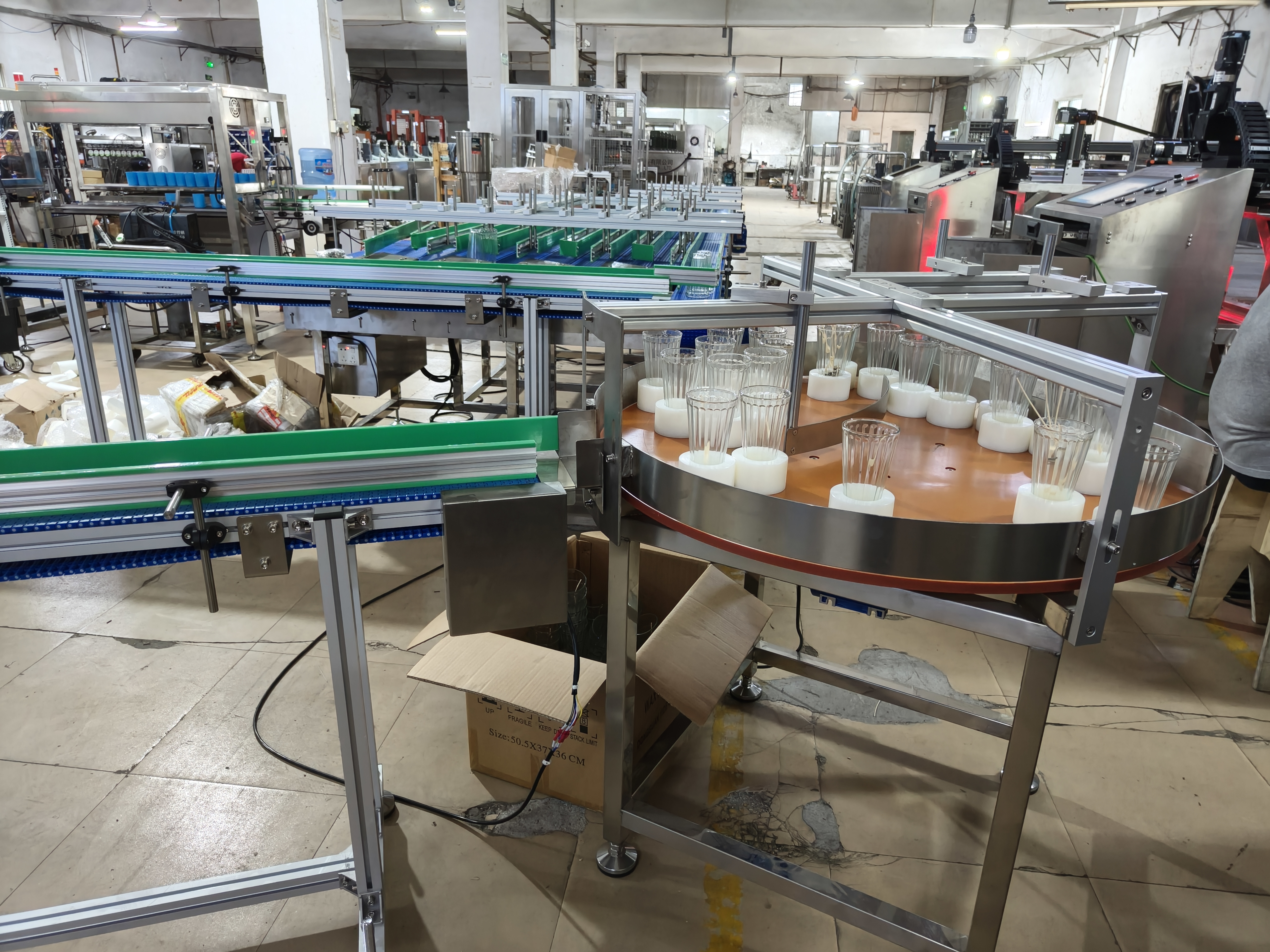 Yide Kersefabriek Aangepaste Tapered Glass Cup Wiek-Insteek Produksie lyn vir Guatemalan Kliënt