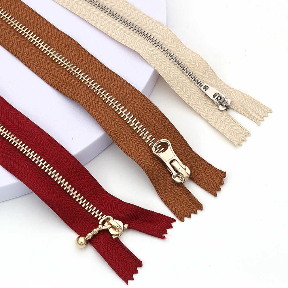 metal teeth zippers custom puller design