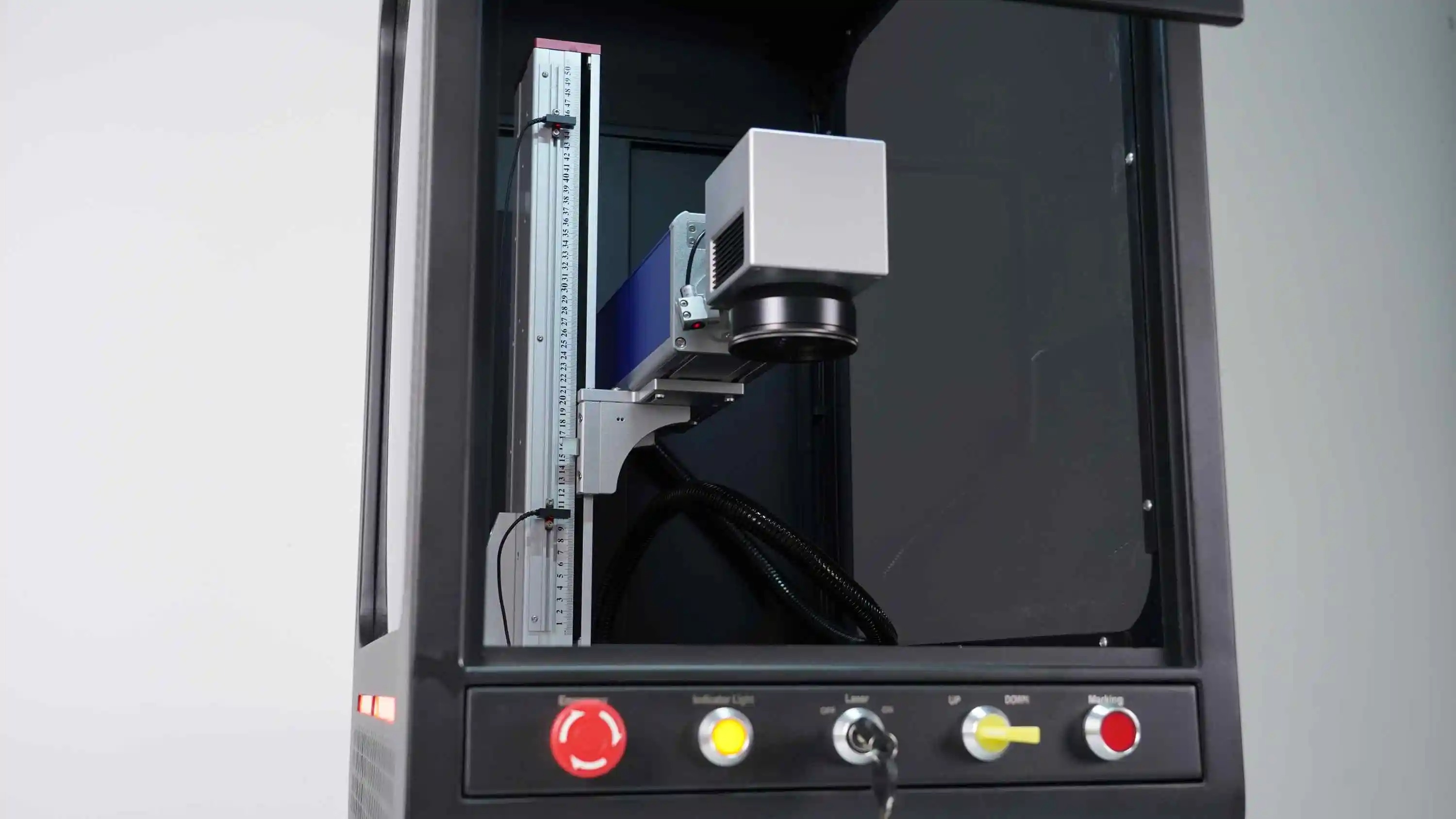 imgi_20_Enclosed-fiber-laser-marking-machine-3.jpg