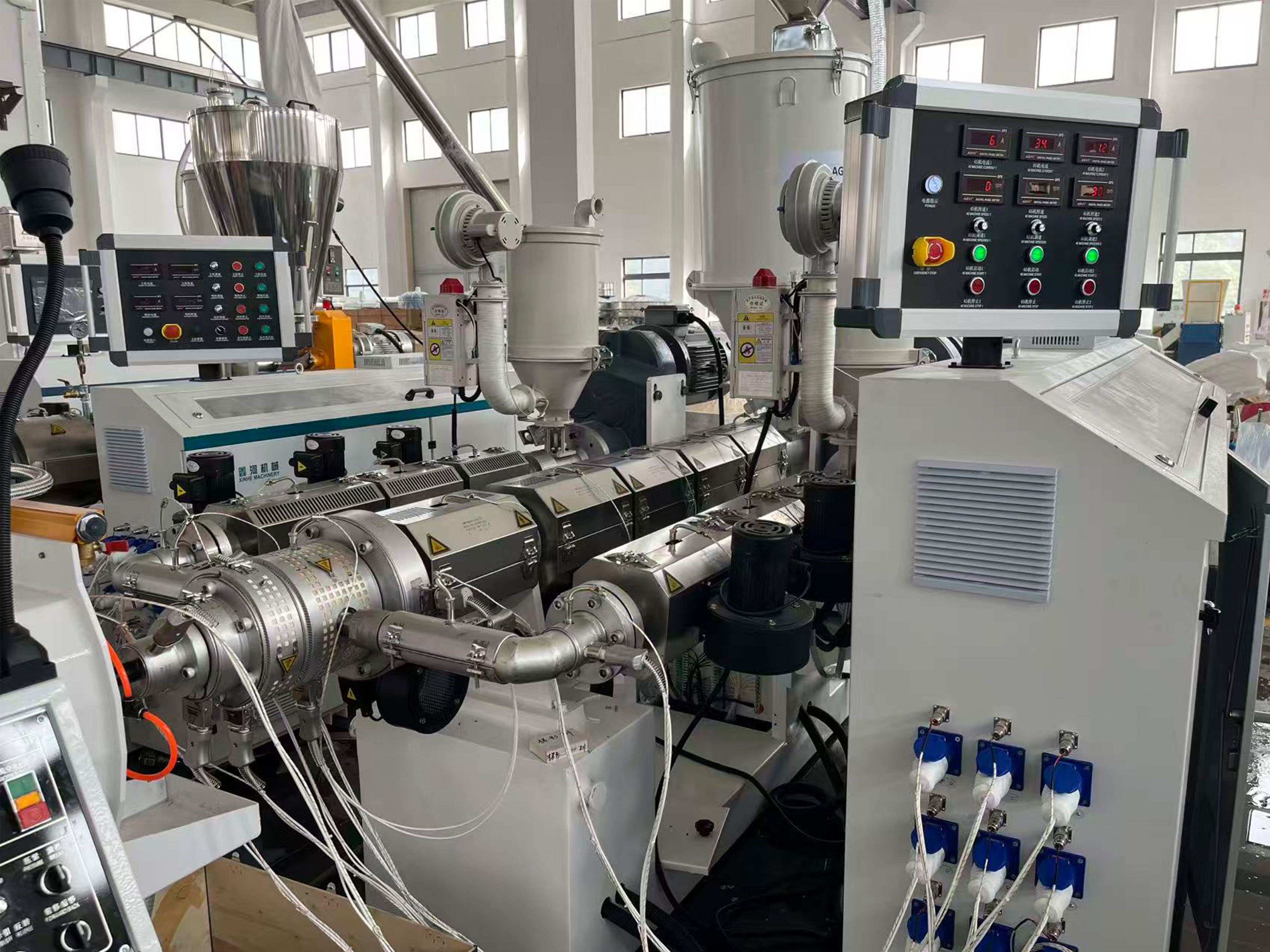 linja ta' produzzjoni tal-kondotta HDPE b'trijn stratifikazzjoni ta' 20m/min