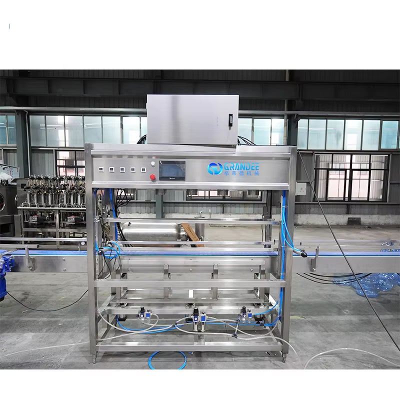 Filling machinery solutions for a wide range of liquid and solid products