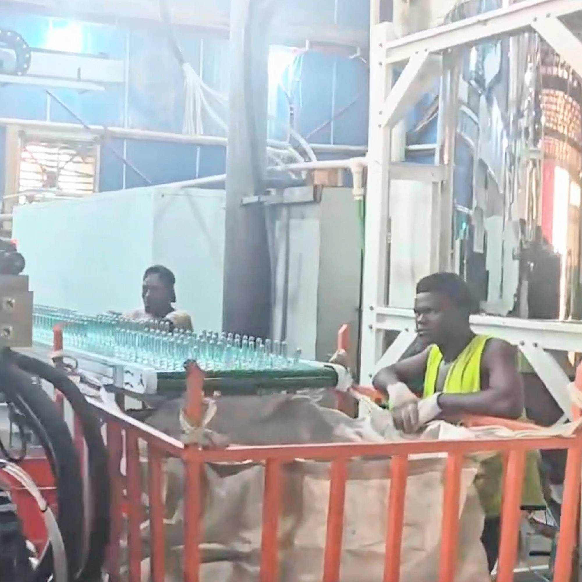  Water Preform Injection Molding Machine (64 cav) ---Angola