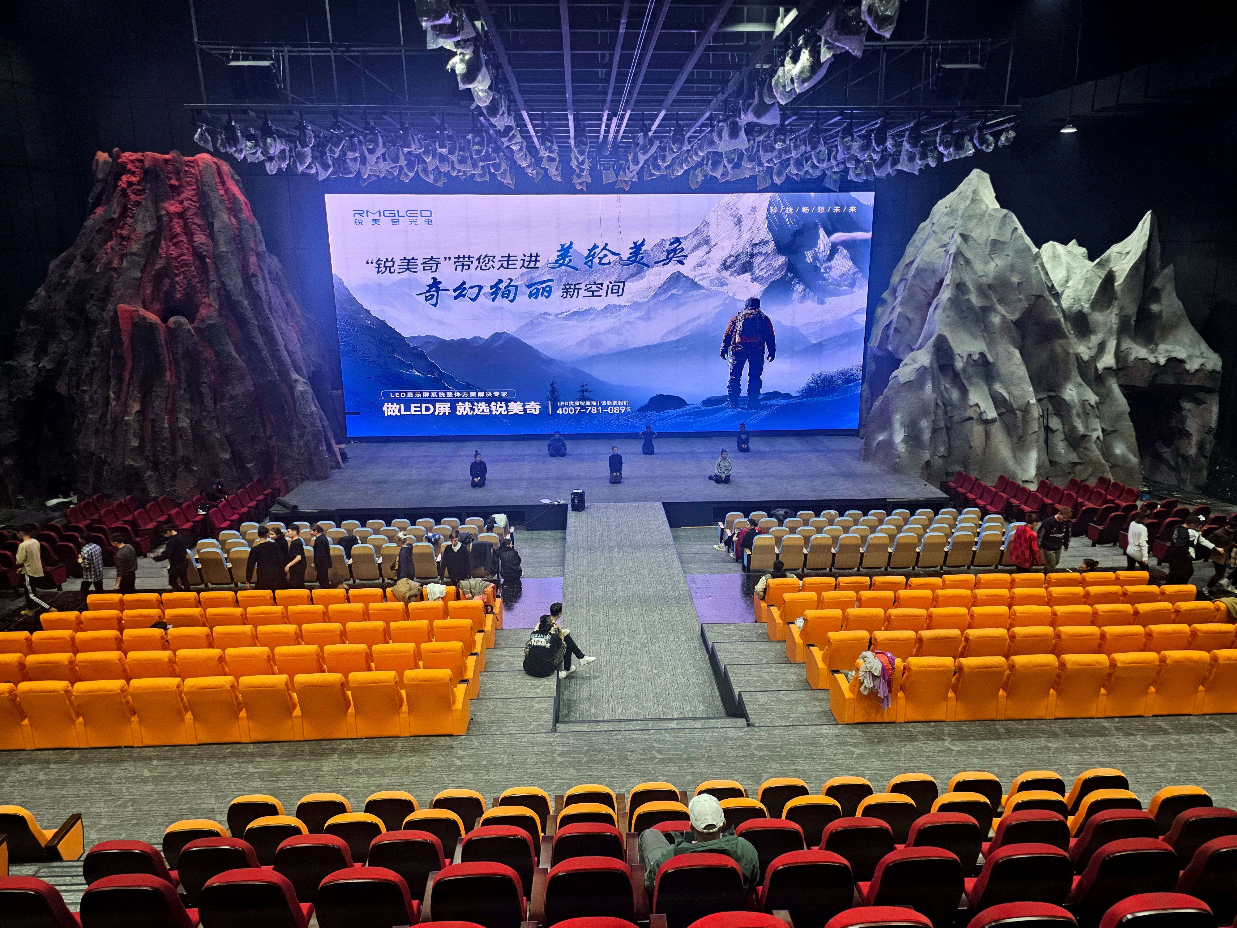 伊犁特克斯体育馆九宫游园2.jpg