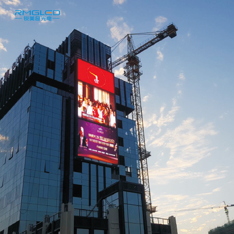 เปลี่ยนแปลงการโฆษณาภายนอกอาคารของคุณด้วยป้ายดิจิทัล LED จาก RMG