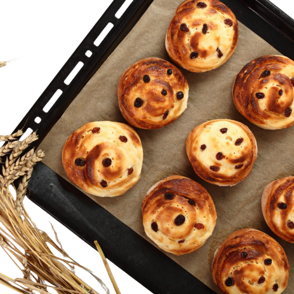 Cook and Reheat Food with Ease Using Baking Paper in the Microwave