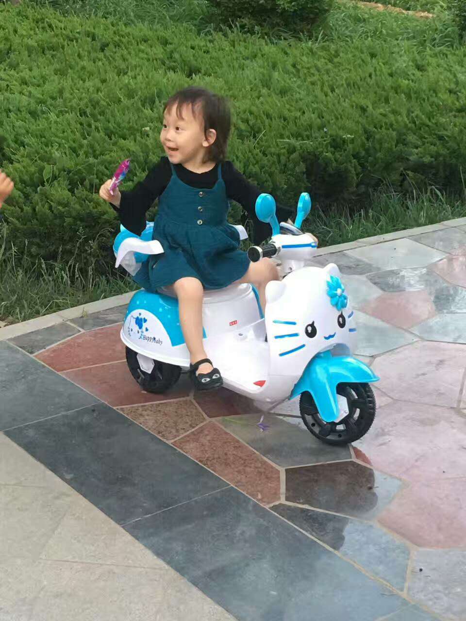 Top-rated children's electric cars and bikes for sale