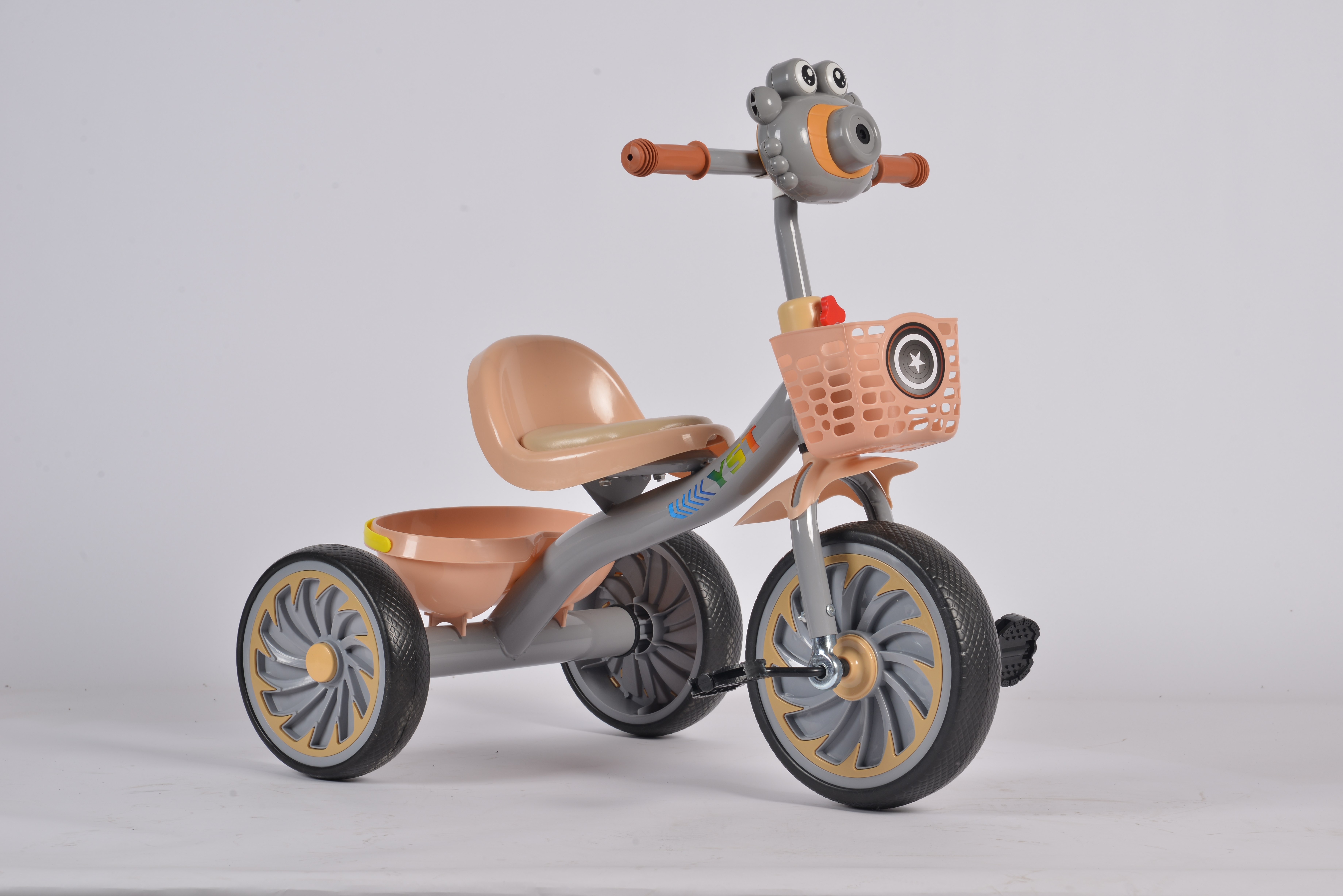 What are the benefits of using a childs tricycle