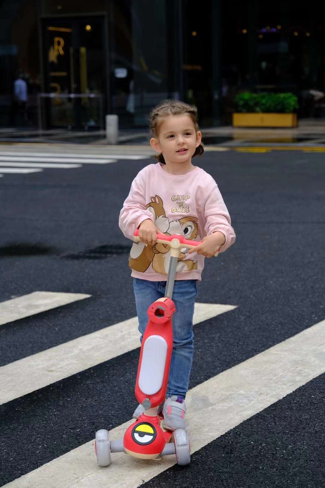 Τα οφέλη από την πώληση σκούτερ 2 τροχών με φωτάκια στο κατάστημά σας