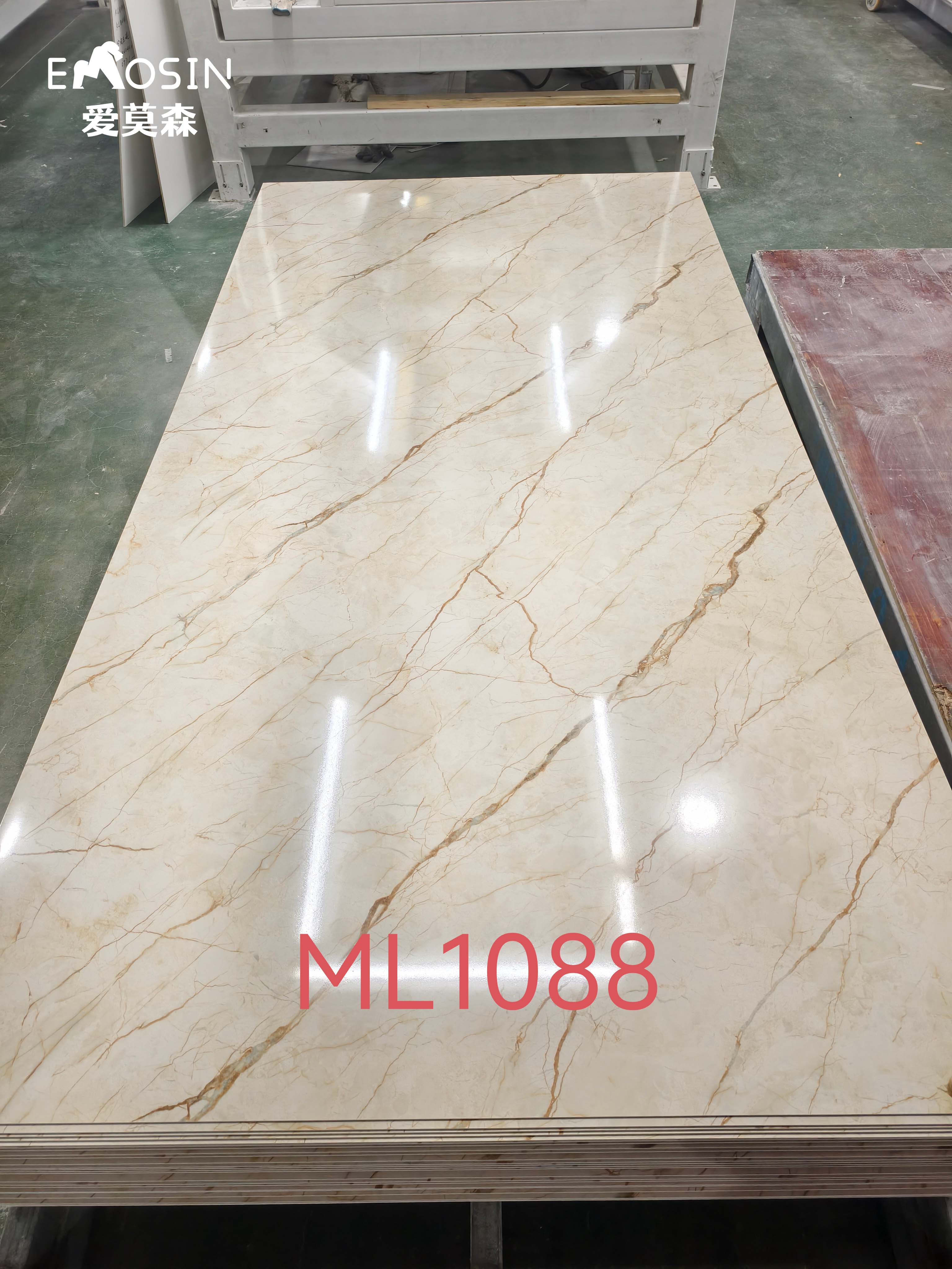 Shower wall panel spc