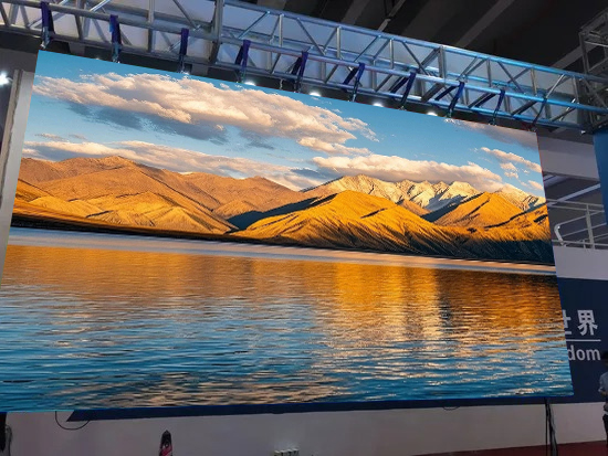Pantalla LED P3.91 Interior per a una cadena de comerç internacional