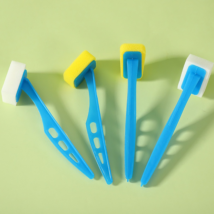 Small Curved-Handle Brush 02.jpg