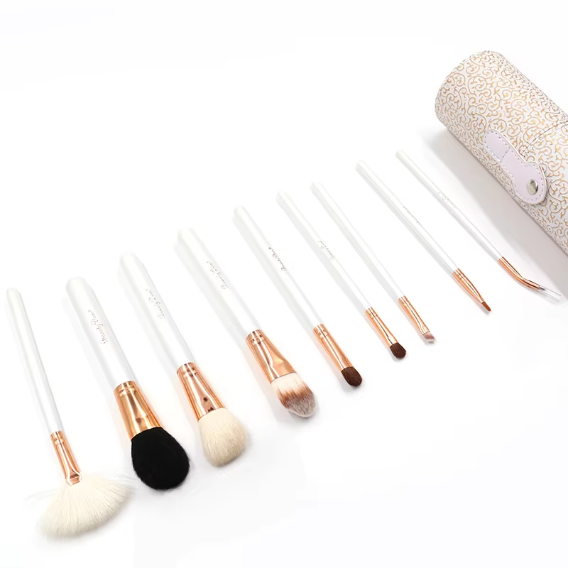 Travel Makeup Brush Set: Compact, Foldable & Travel-Friendly (2026)