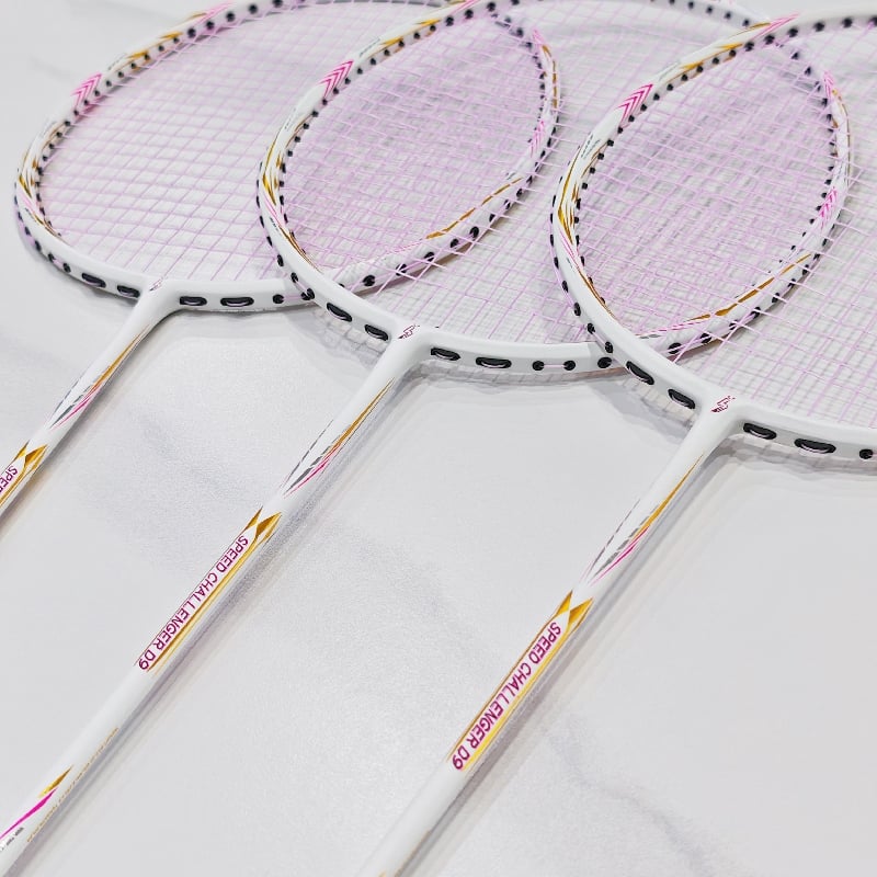 De Fábrica a Cancha: Descubriendo el Recorrido de una Raqueta de Bádminton de Alta Calidad
