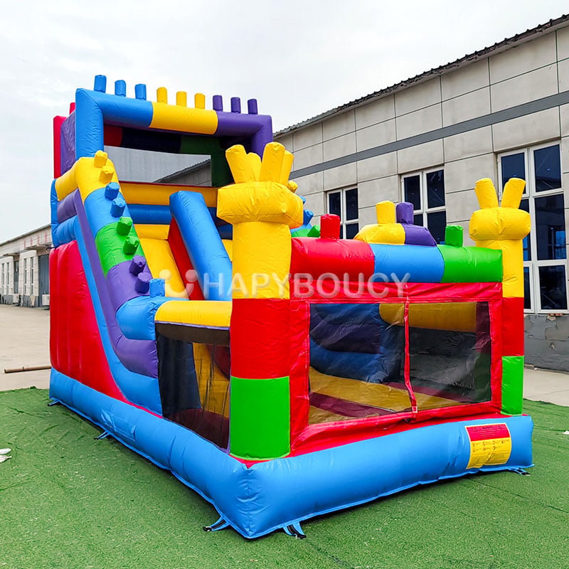 Casa Hinchable Comercial para Adultos y Niños con Bloques de Construcción y Tobogán Hinchable con Motor de Aire en Venta