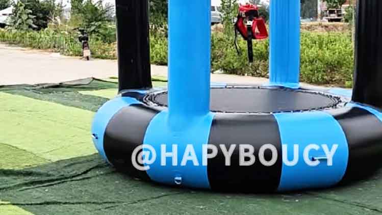 Trampolino gonfiabile bungee blu e nero