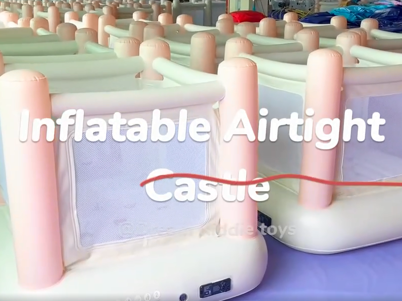 Eseguire l'ispezione della casa rimbalzante in miniatura in PVC con pompa incorporata prima della consegna