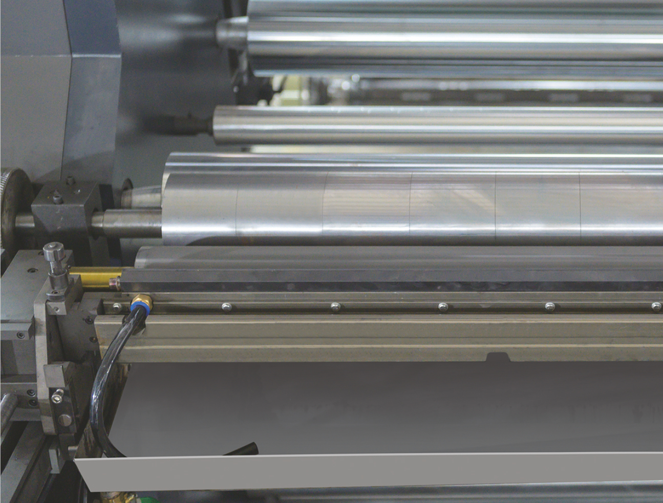 What Advantages Does Full Servo CI Flexo Presses Have Over Semi-Servo Models?