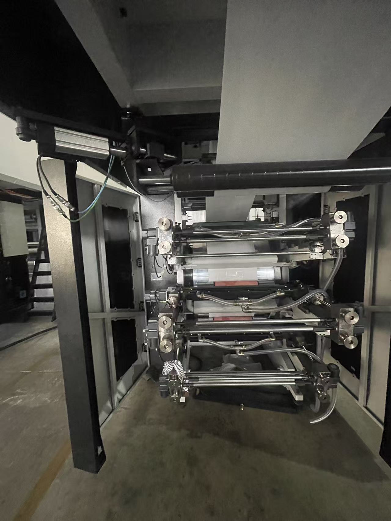 Why do packaging manufacturers prefer 2-8 colours printing machine for flexible packaging orders?