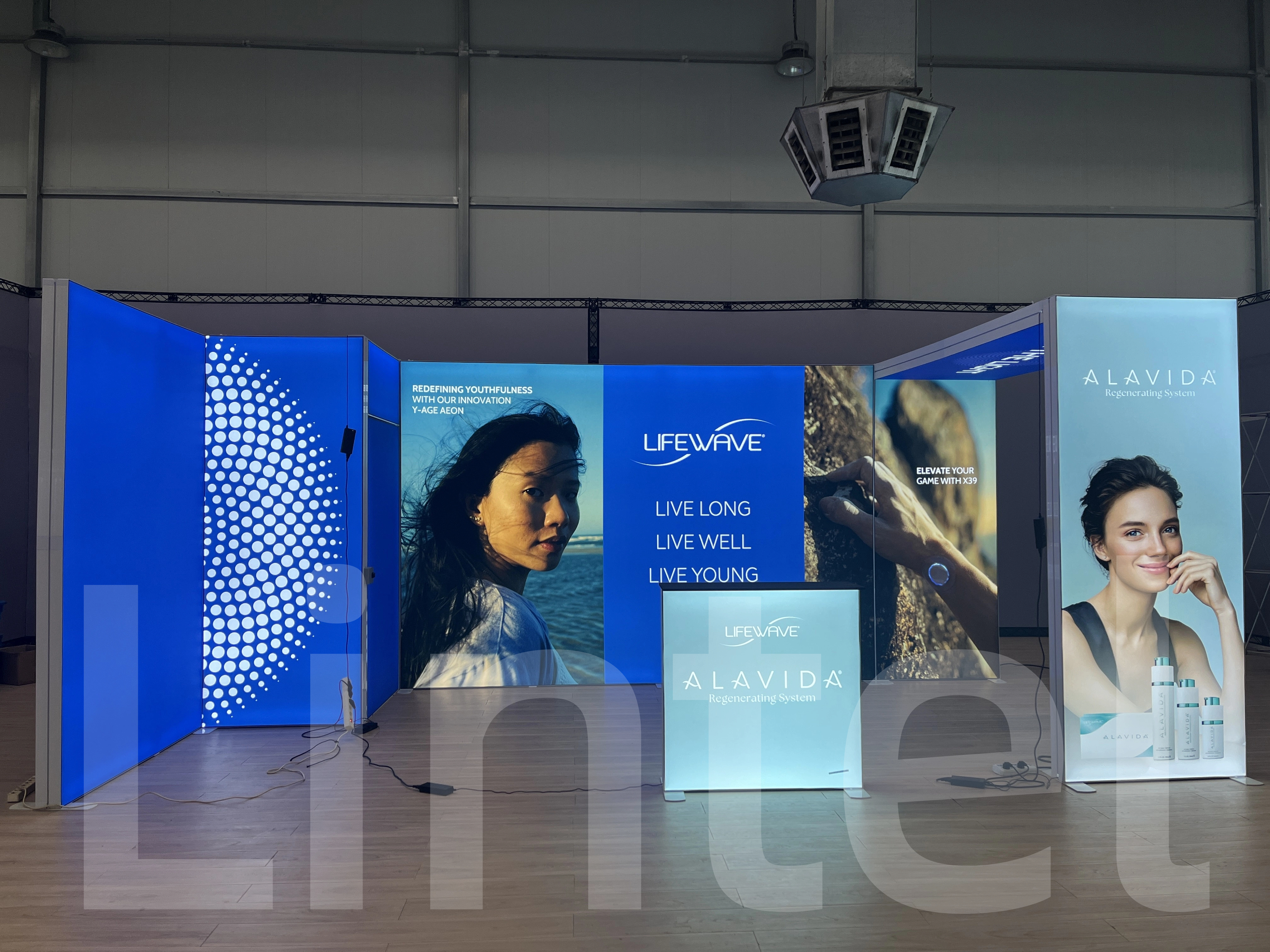 Lintel 3x6 light box booth with arch and storage.jpg