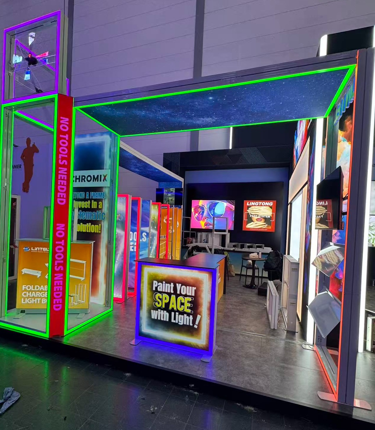 Lintel Euroshop 2026 RGB Frame light box booth.jpg