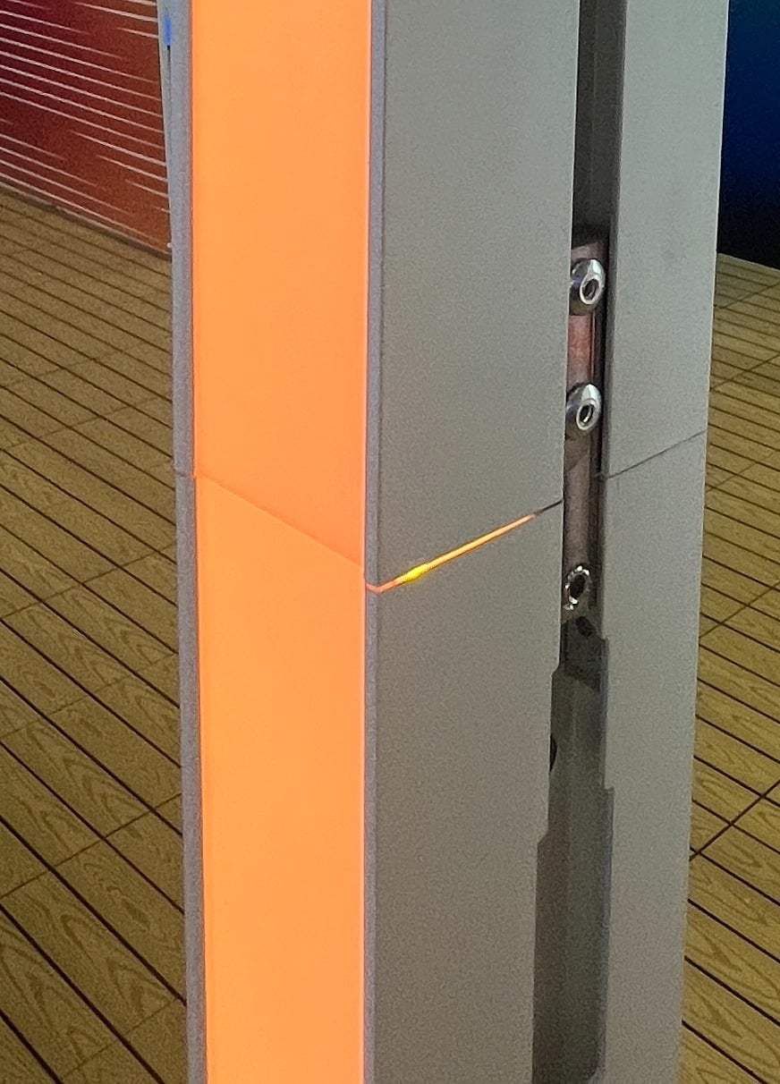 Aluminum Frame light box Structural details.jpg