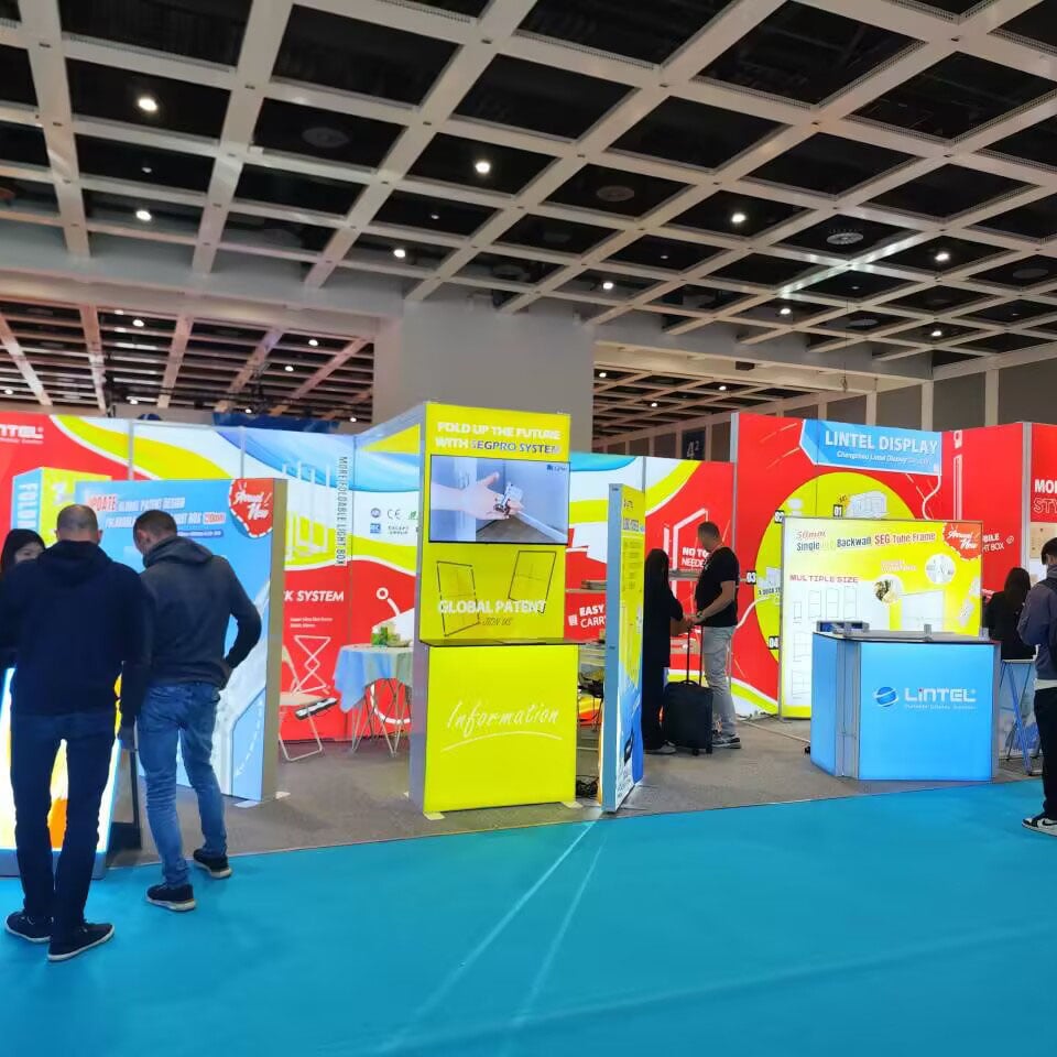 Stoisko z lamparką Lintel FESPA 2025 Exhibition