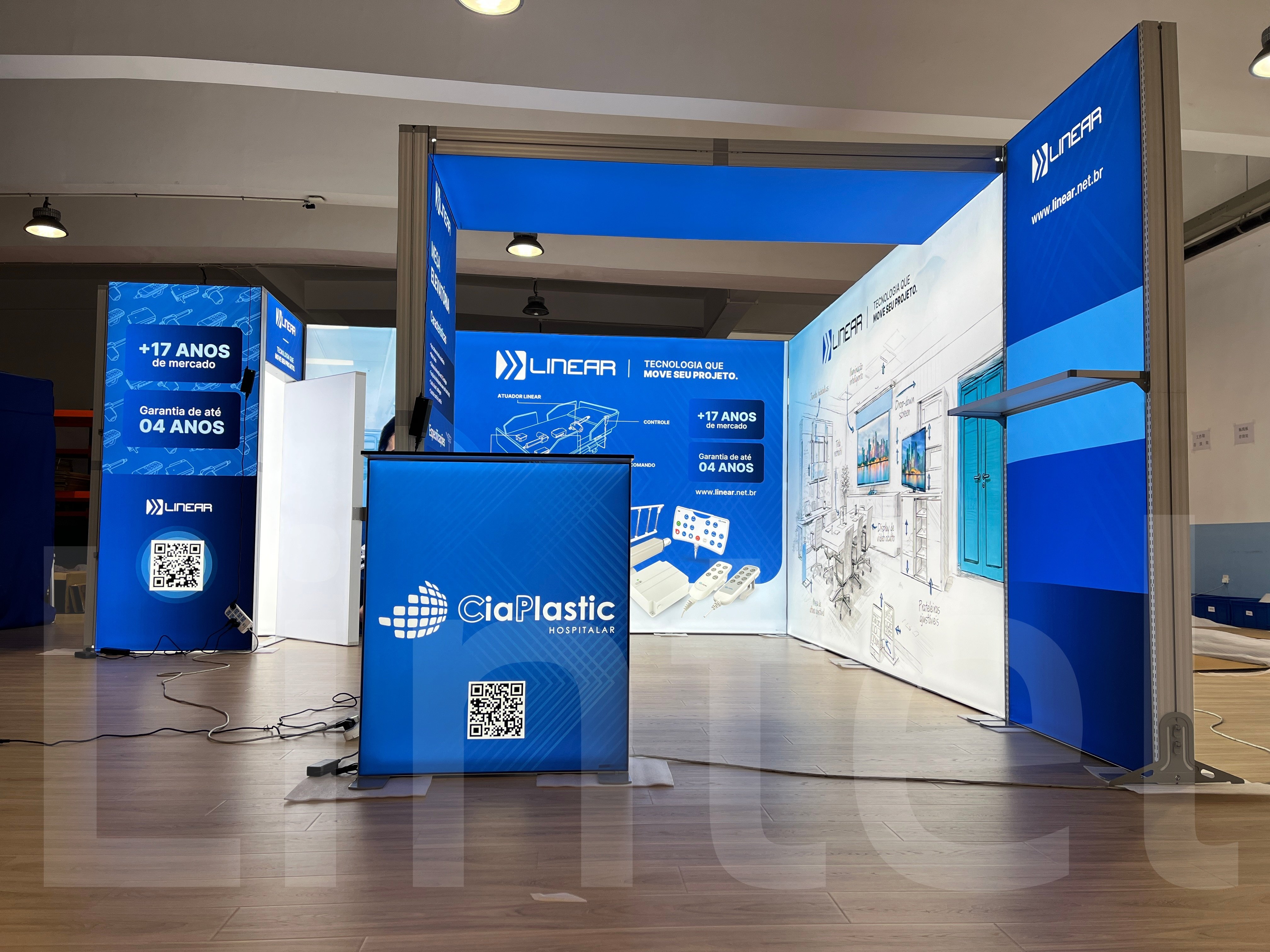 5x5m trade show light box booth with storage room, arch and shelves (2).jpg