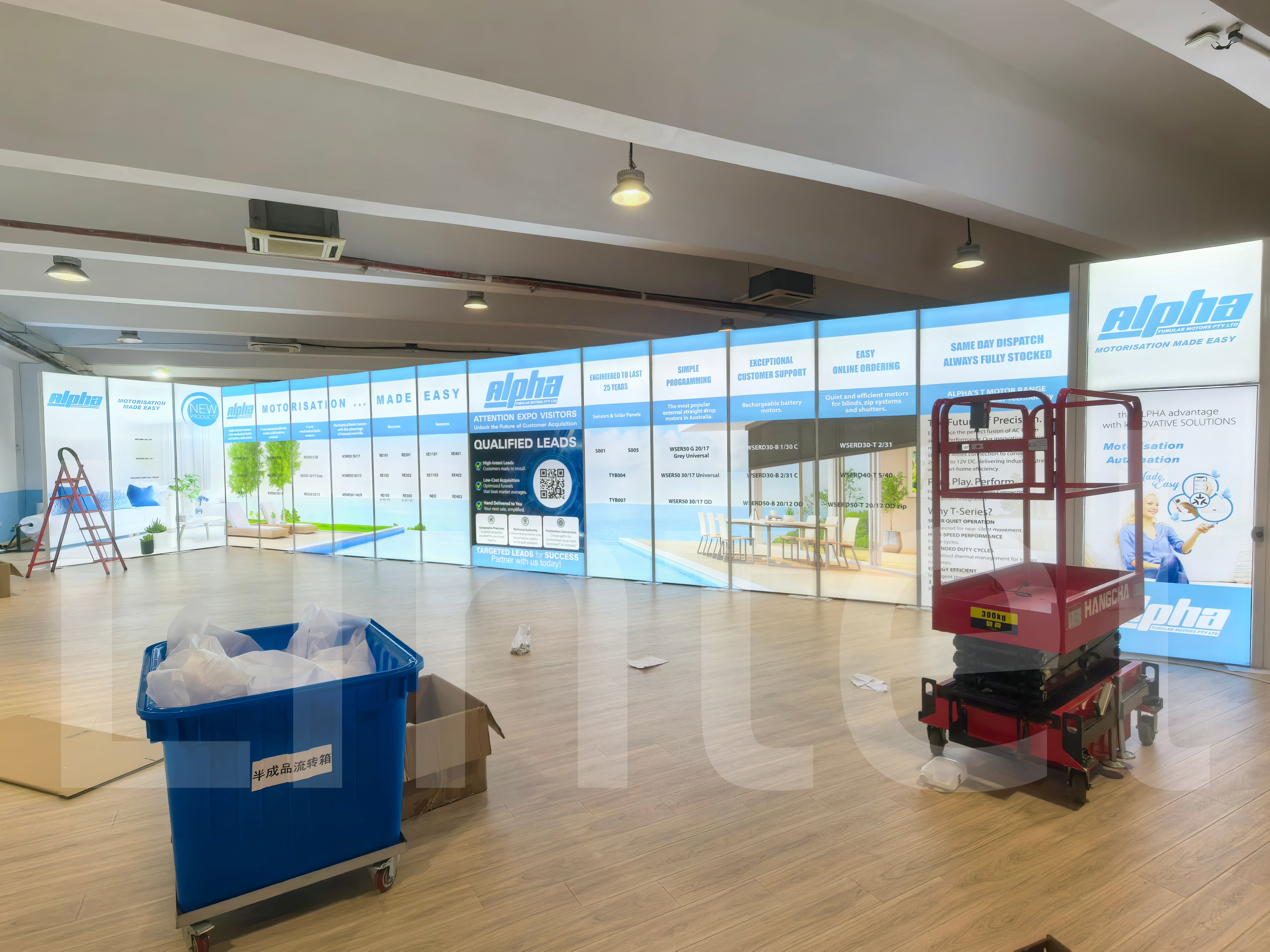 3x17m modular exhibiton light box booth with storage room and AA column.jpg